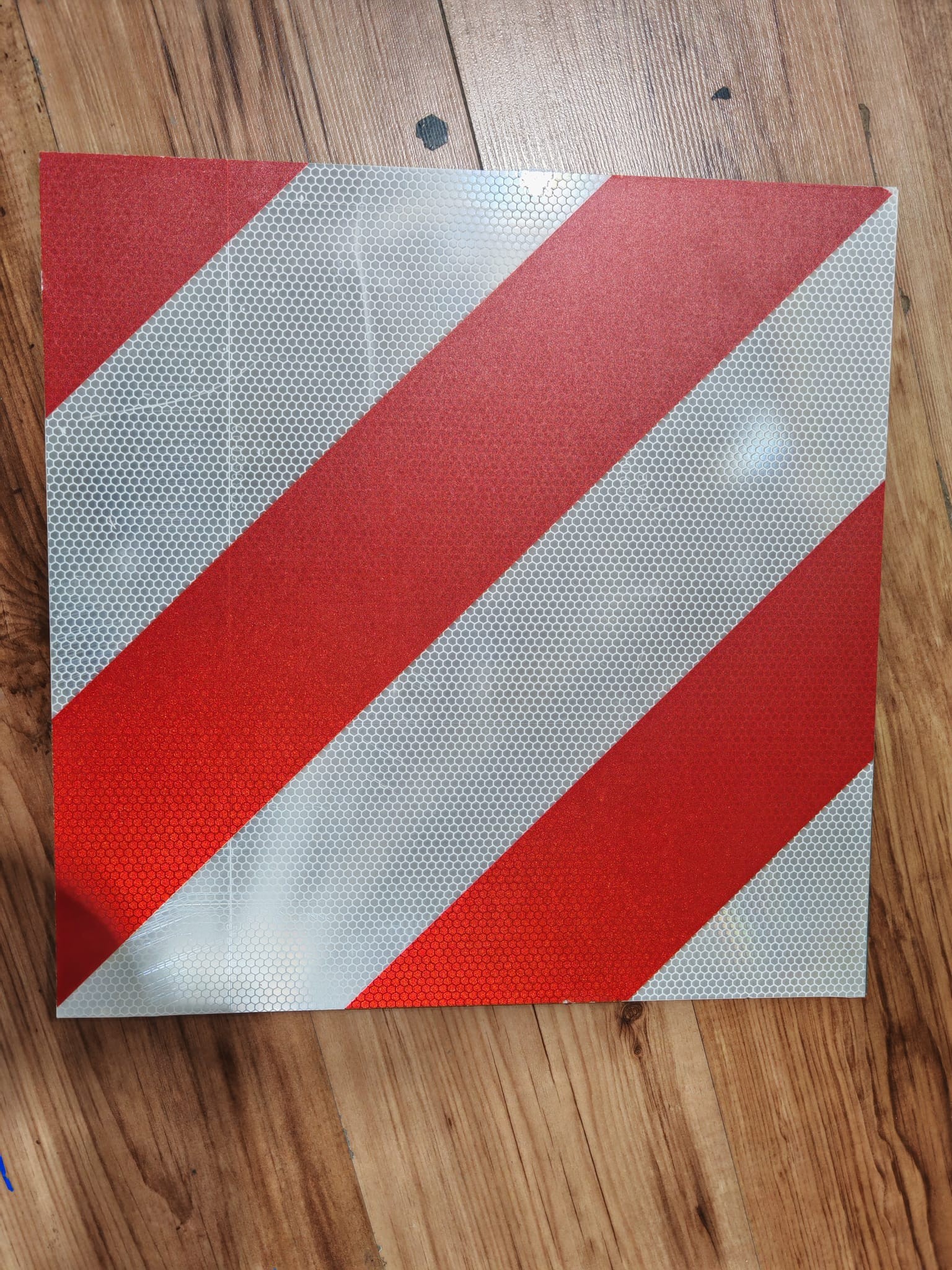 Kırmızı beyaz 42x42 Reflektör Tabela Lowbed arkası