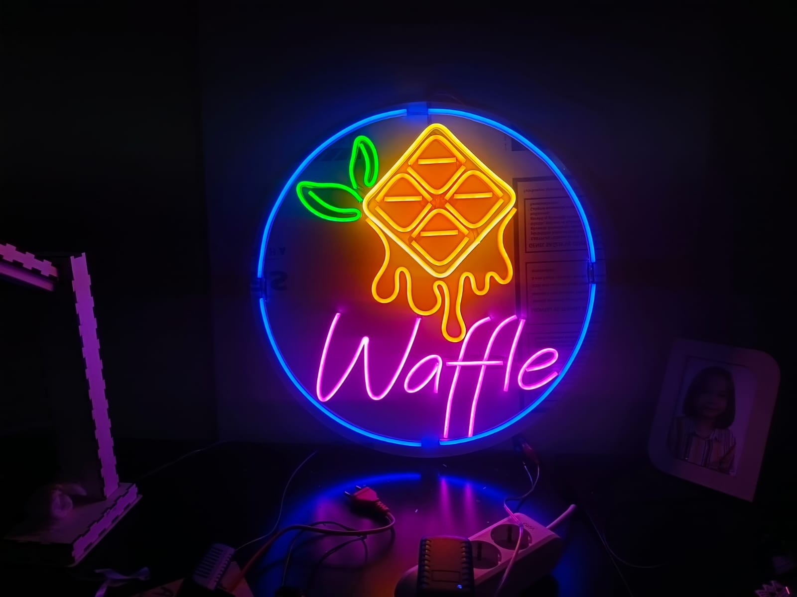 Waffle Neon led tabela
