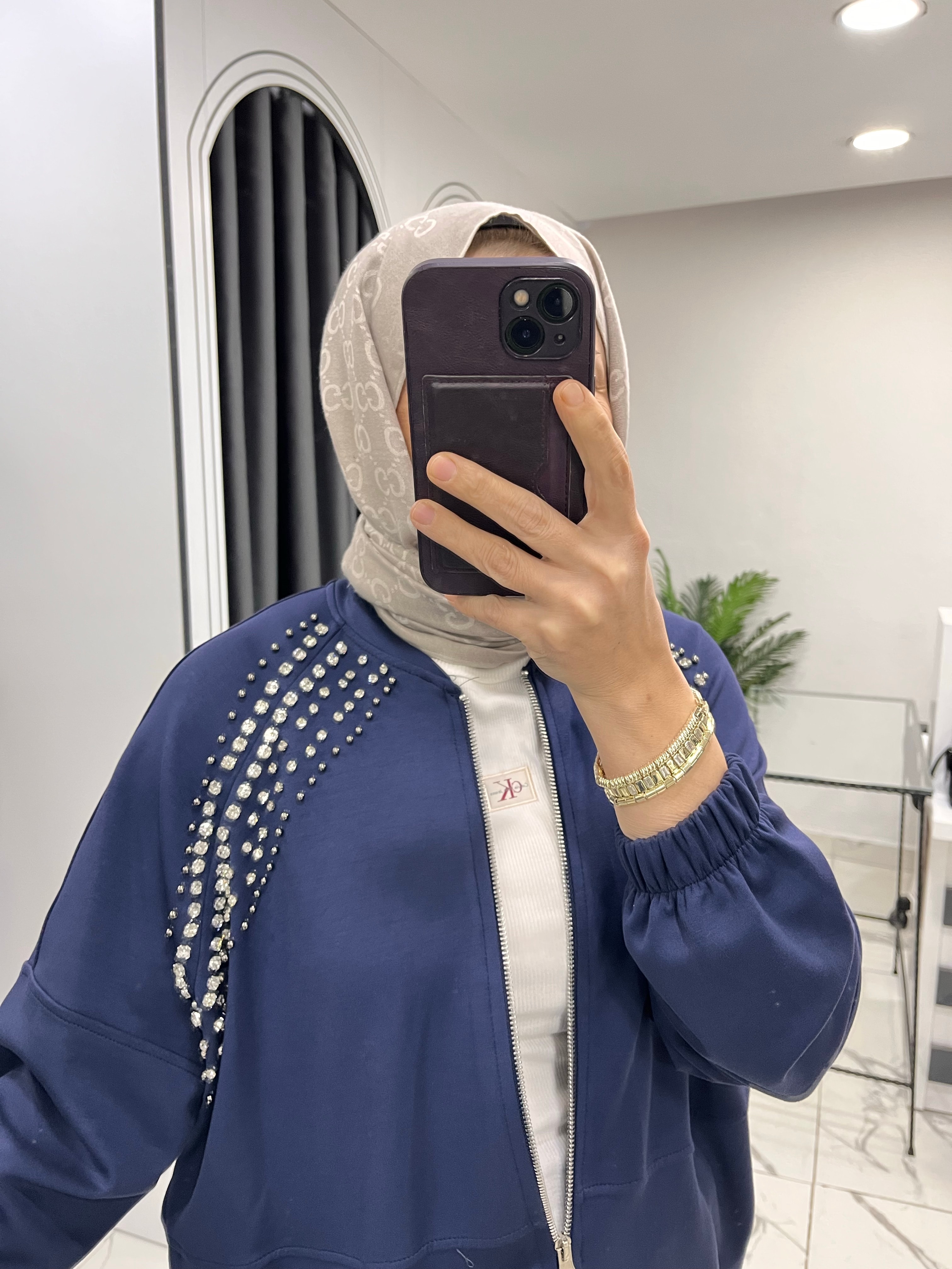 Taş detaylı takım