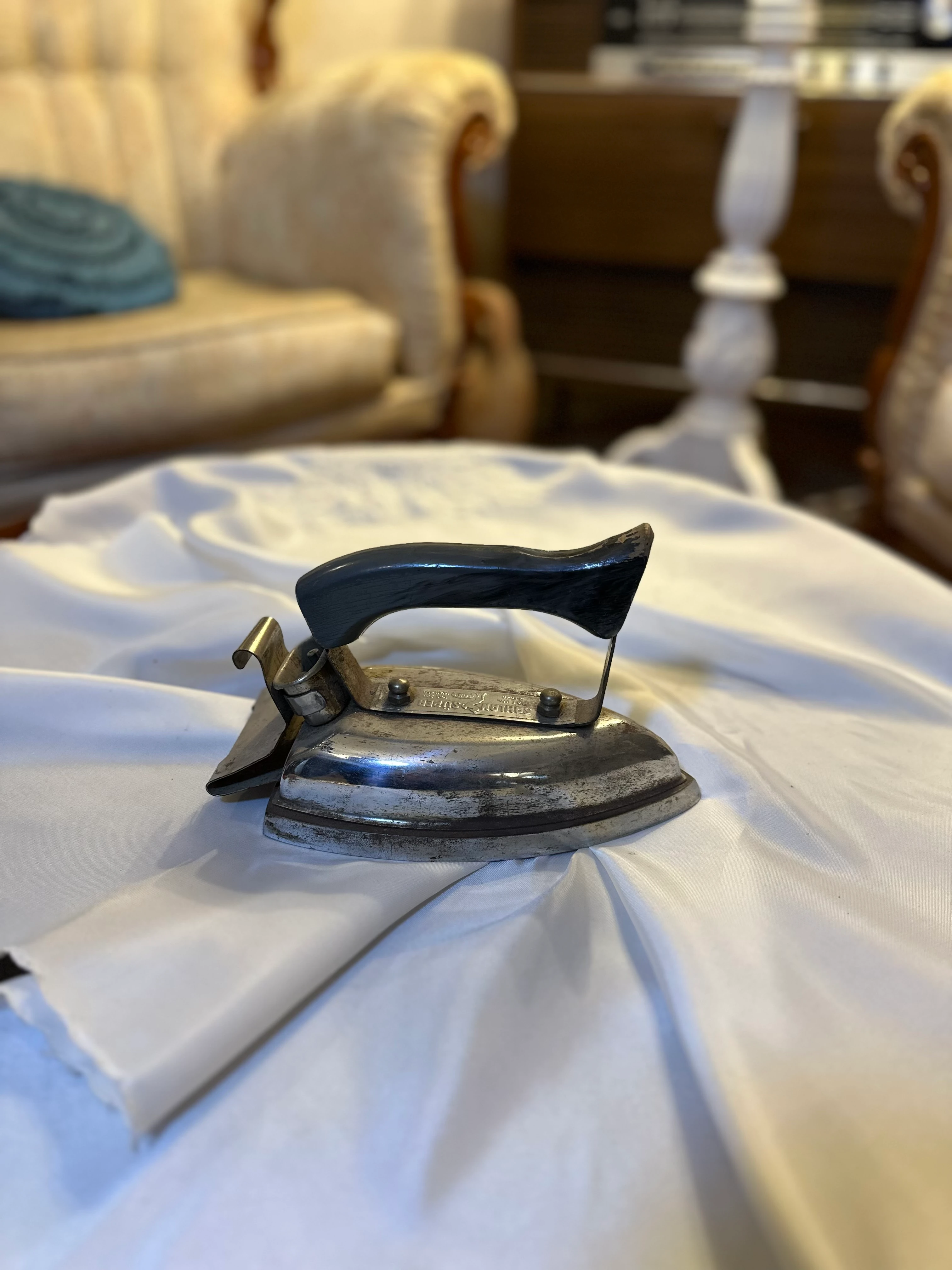 Elektrikli Demir Ütü – Pratik ve Dayanıklı