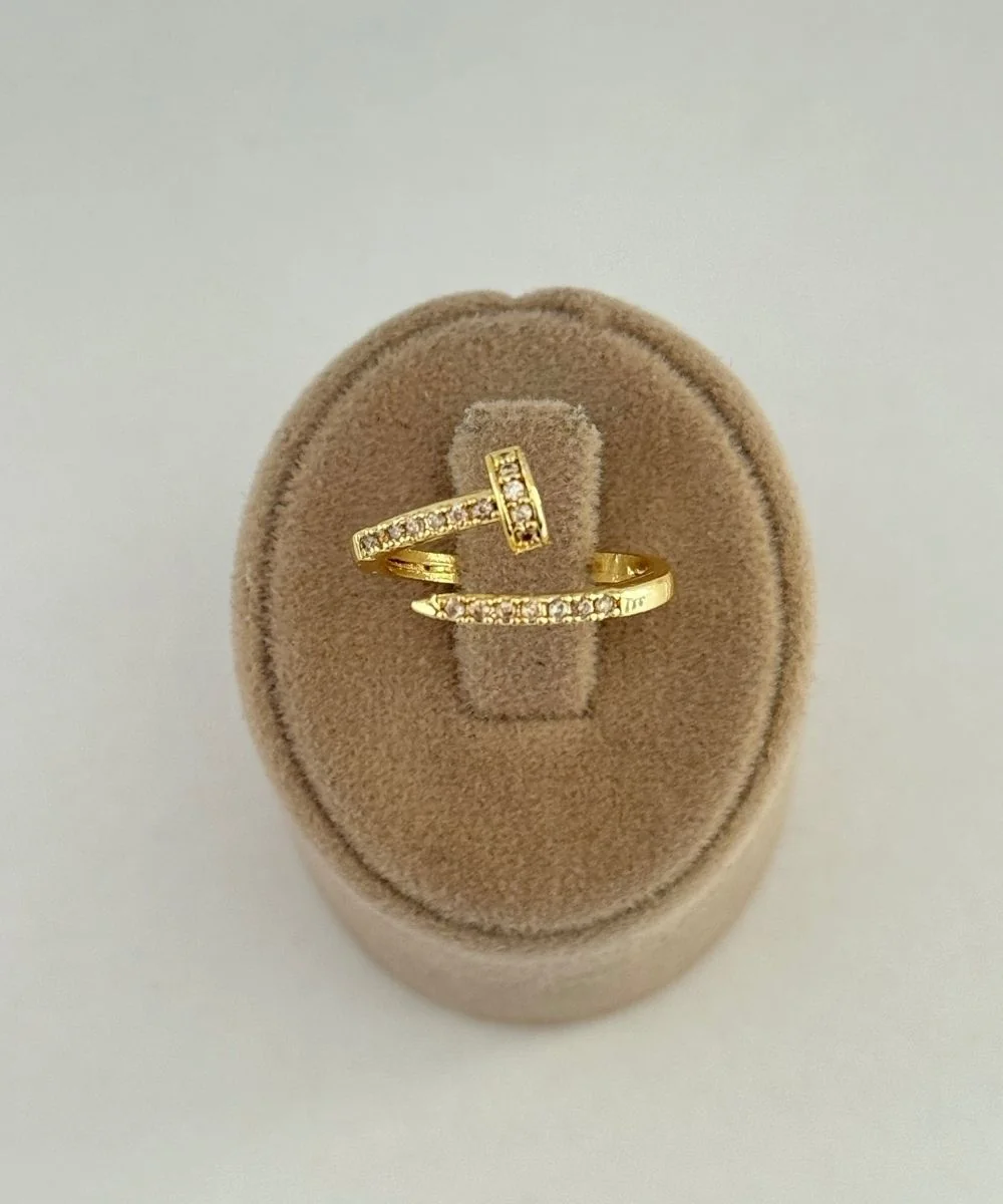 Taşlı Çivi Formunda Ayarlanabilir Yüzük