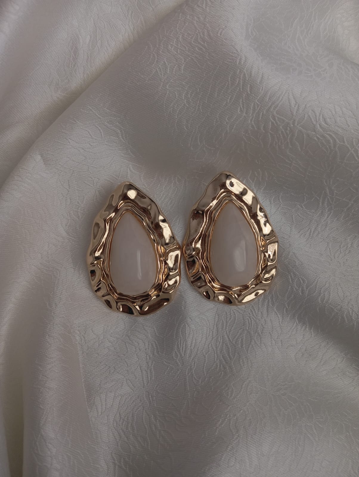 Vintage Altın Dokunuşu Küpe