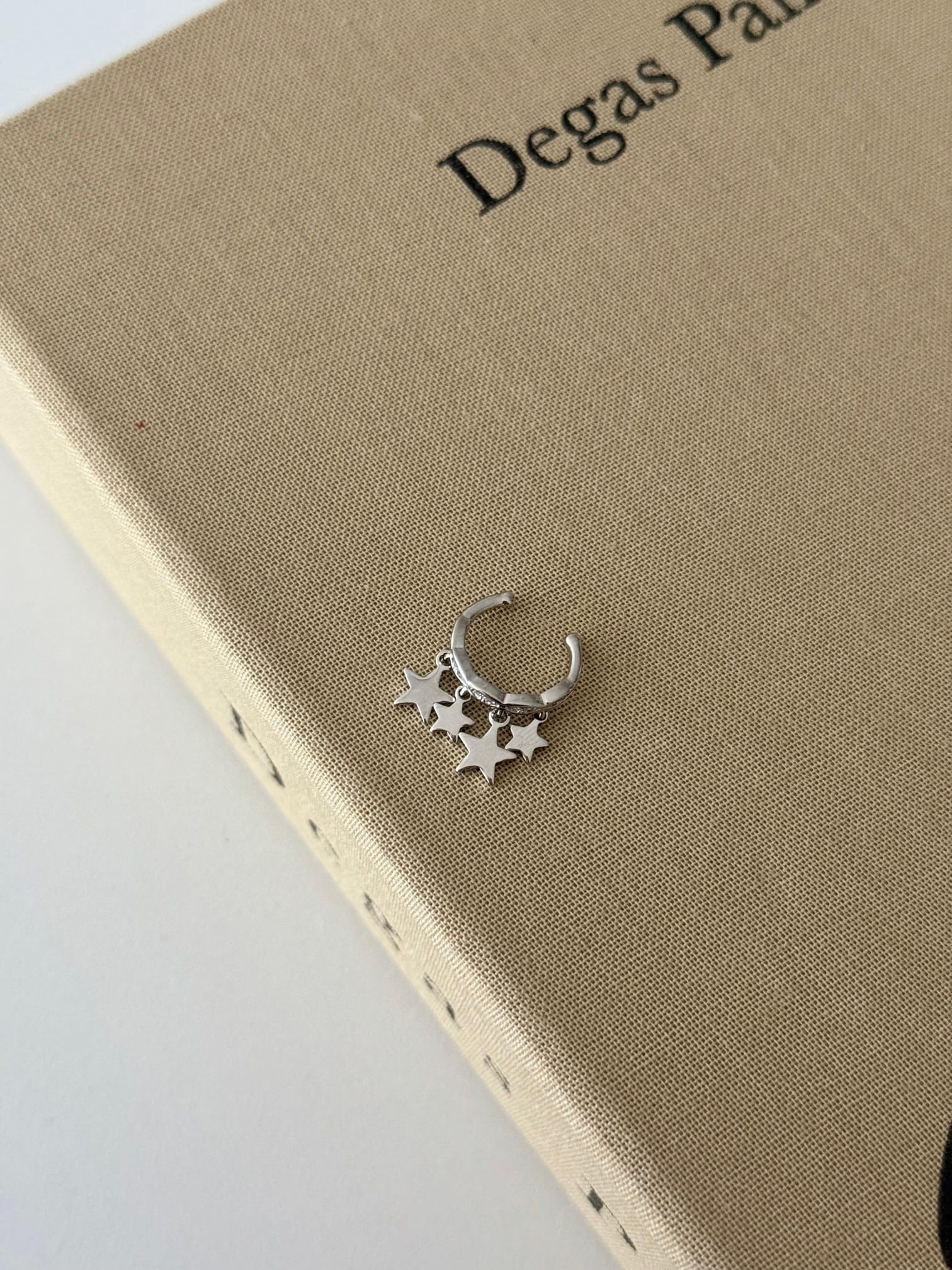 Gümüş Sallantılı Mini Yıldız Earcuff