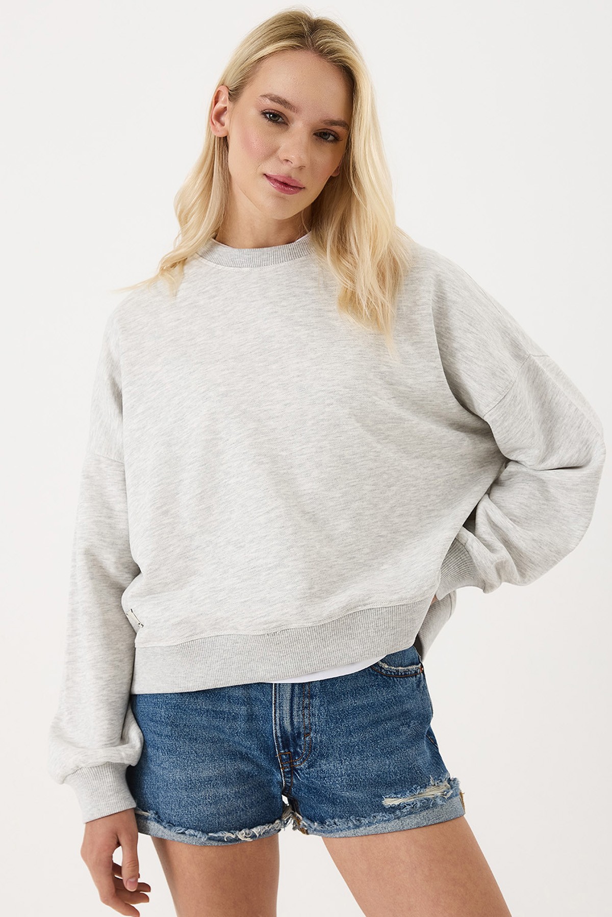 VAYU Aperol Nakış Detaylı Açık Gri Melanj Sweatshirt 