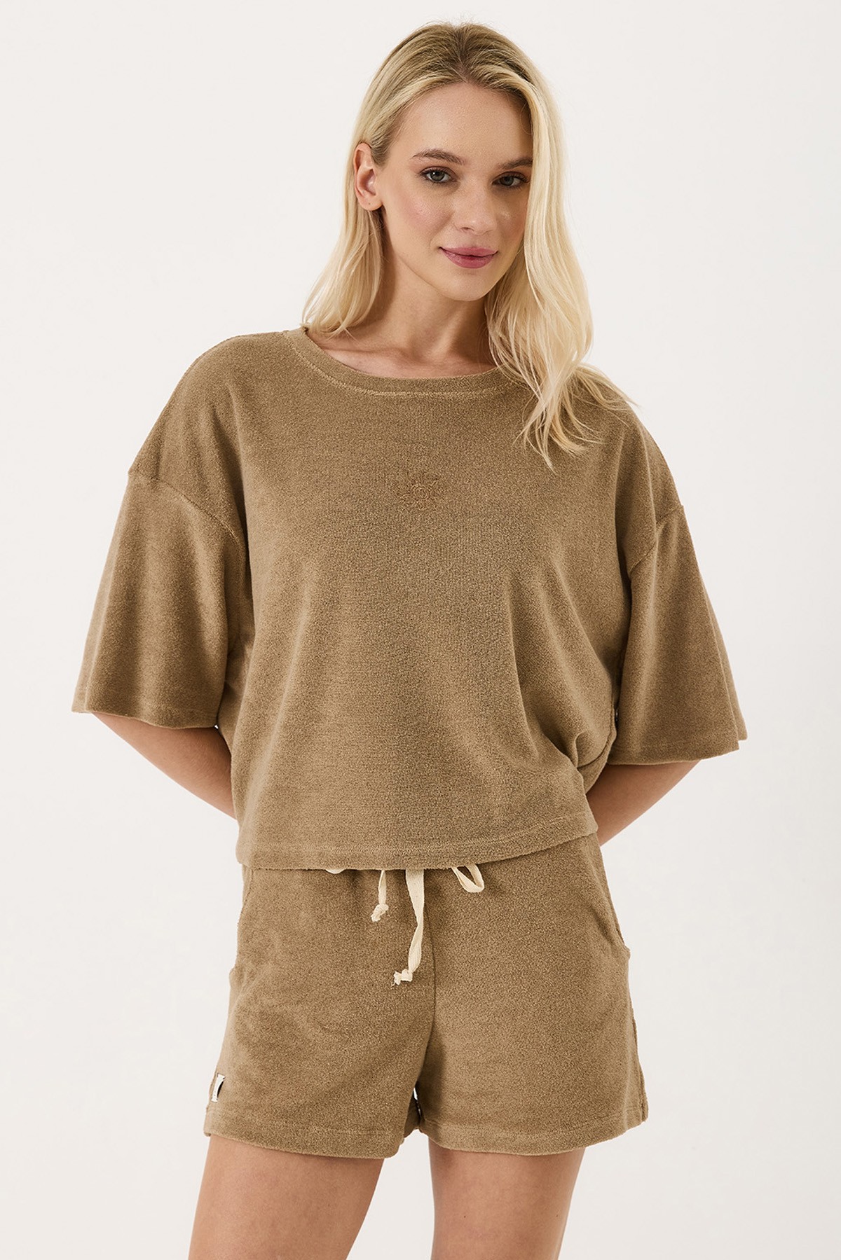 VAYU Naturel Nakış Detaylı Oversize Havlu Tişört - Bej