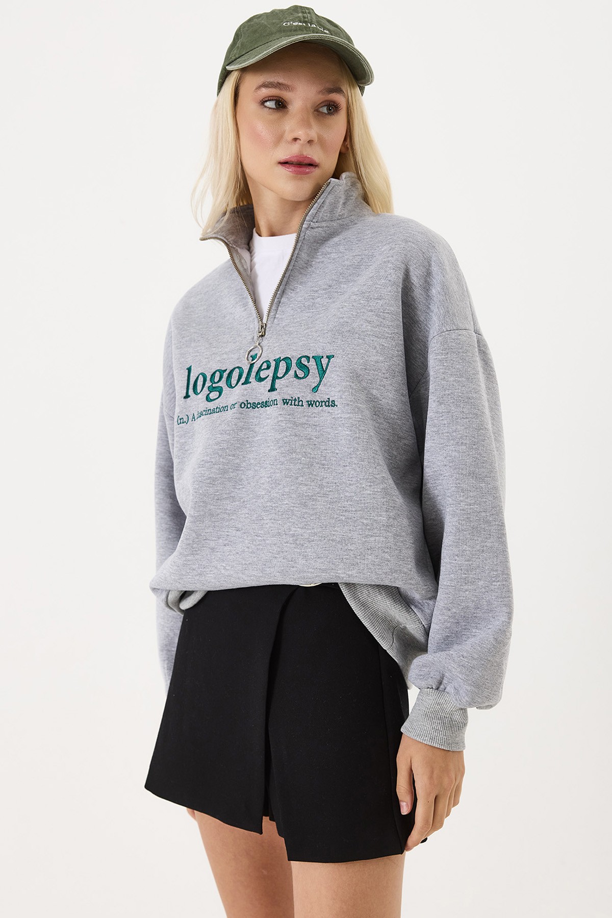 Yarım Fermuarlı Logolepsy Nakışlı Sweatshirt | VAYU