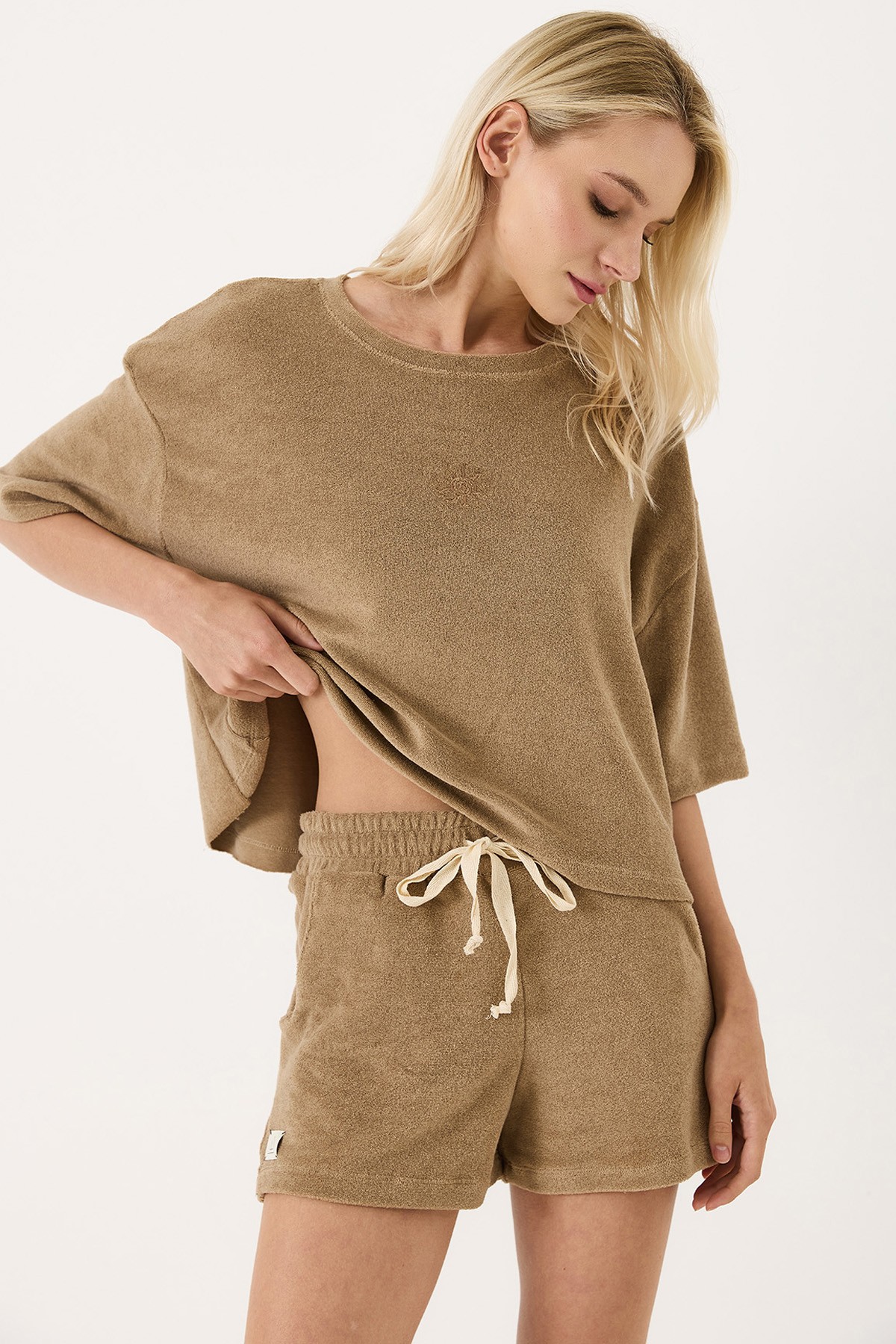 VAYU Naturel Nakış Detaylı Oversize Havlu Tişört - Bej