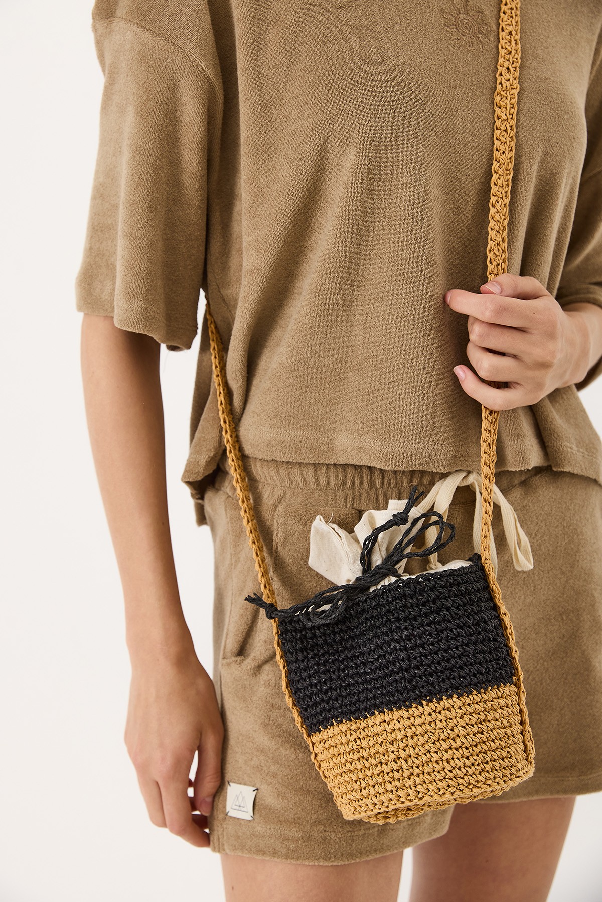 VAYU Natural Threads Bucket Çanta – Kağıt İplikten Astar Cepli Omuz & Çapraz Askılı - Naturel Bej -Siyah