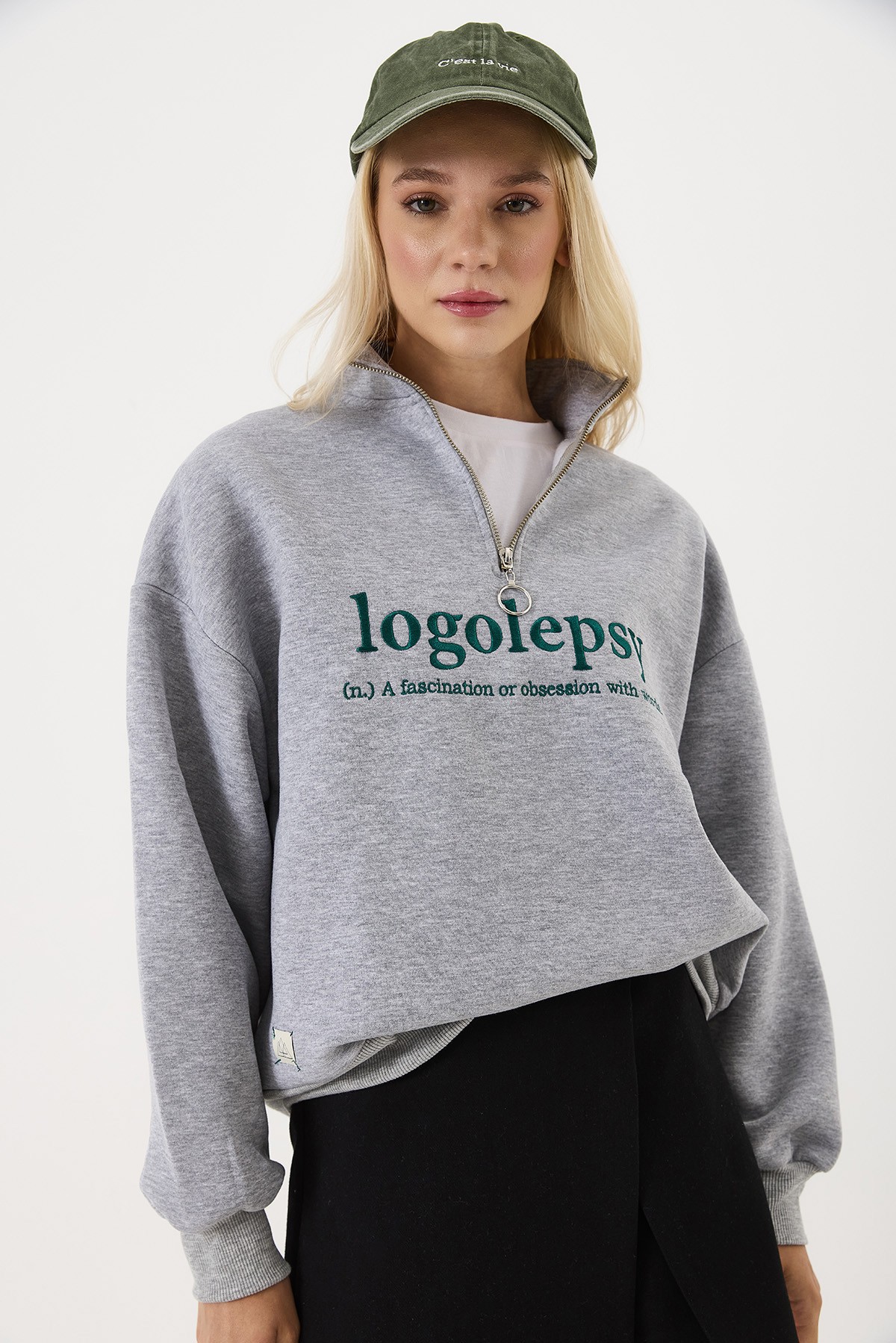 Yarım Fermuarlı Logolepsy Nakışlı Sweatshirt | VAYU