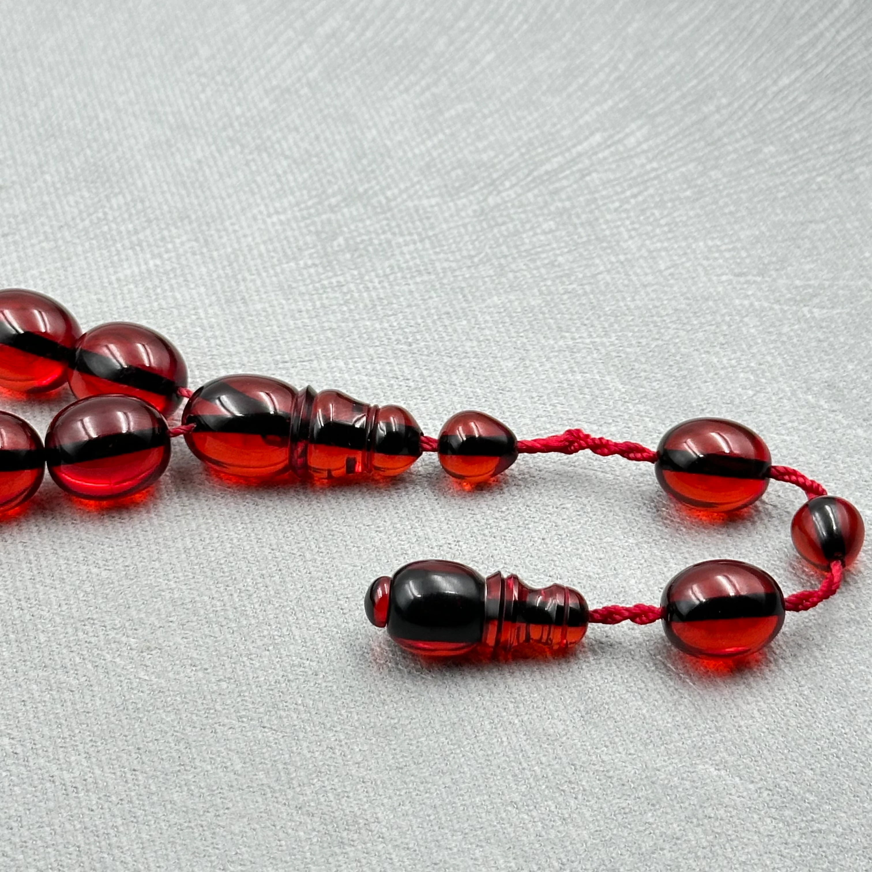 Enes Abdo Usta İşçilikli Bordo Siyah Maskot Efe Boy Sıkma Kehribar Tespih