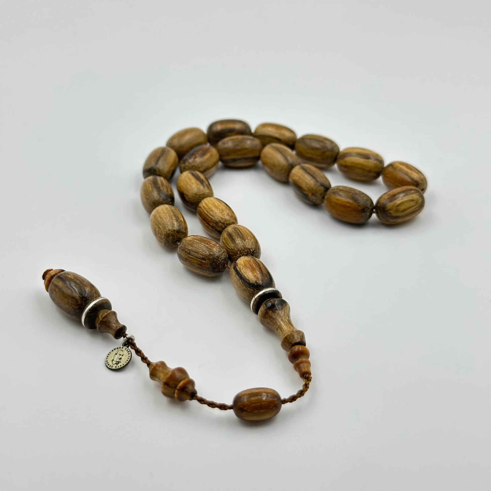 Usta Şükrü BABA İmzalı Gümüş Halka Detaylı Kapsül Kesim 19 Habbe Öd Ağacı Tespih