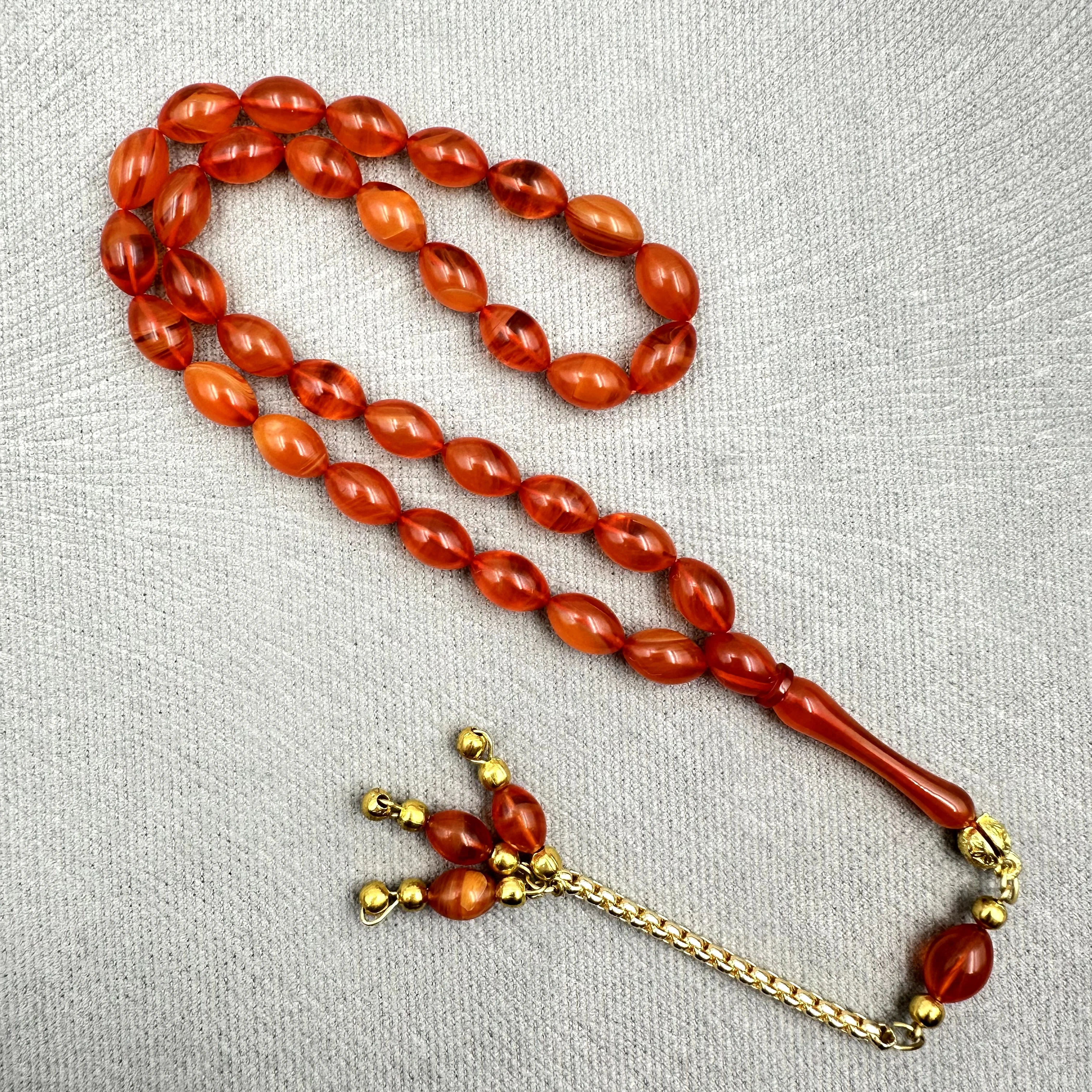 Burak Özecik Usta İşi Ateş Tonlu Hareli Altın Ton Kaplama Metal Zincir Püsküllü Sıkma Kehribar Tespih