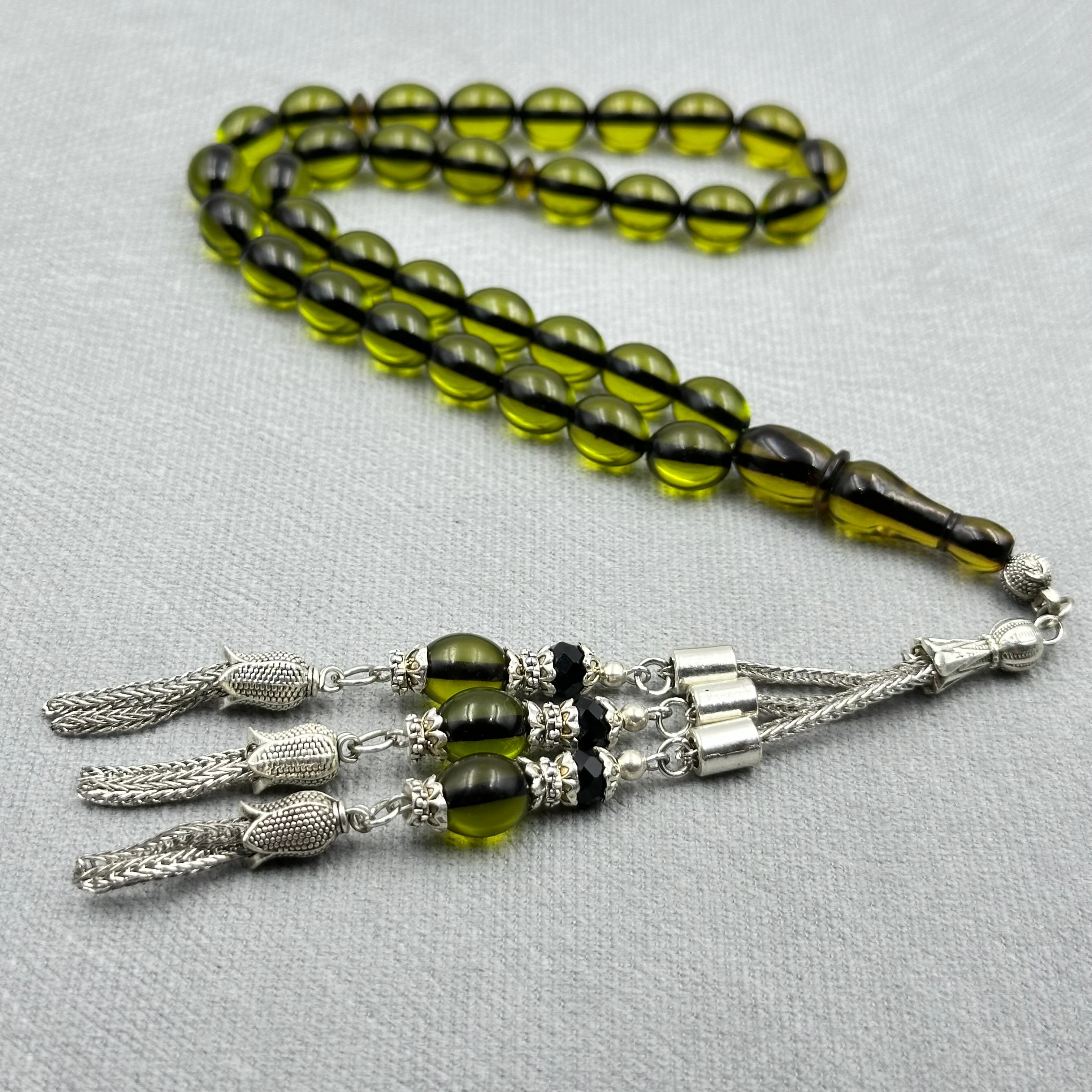 Zeytin Yeşili Yumurta Kesim Üçlü Alpaka Püsküllü Kehribar Tespih 