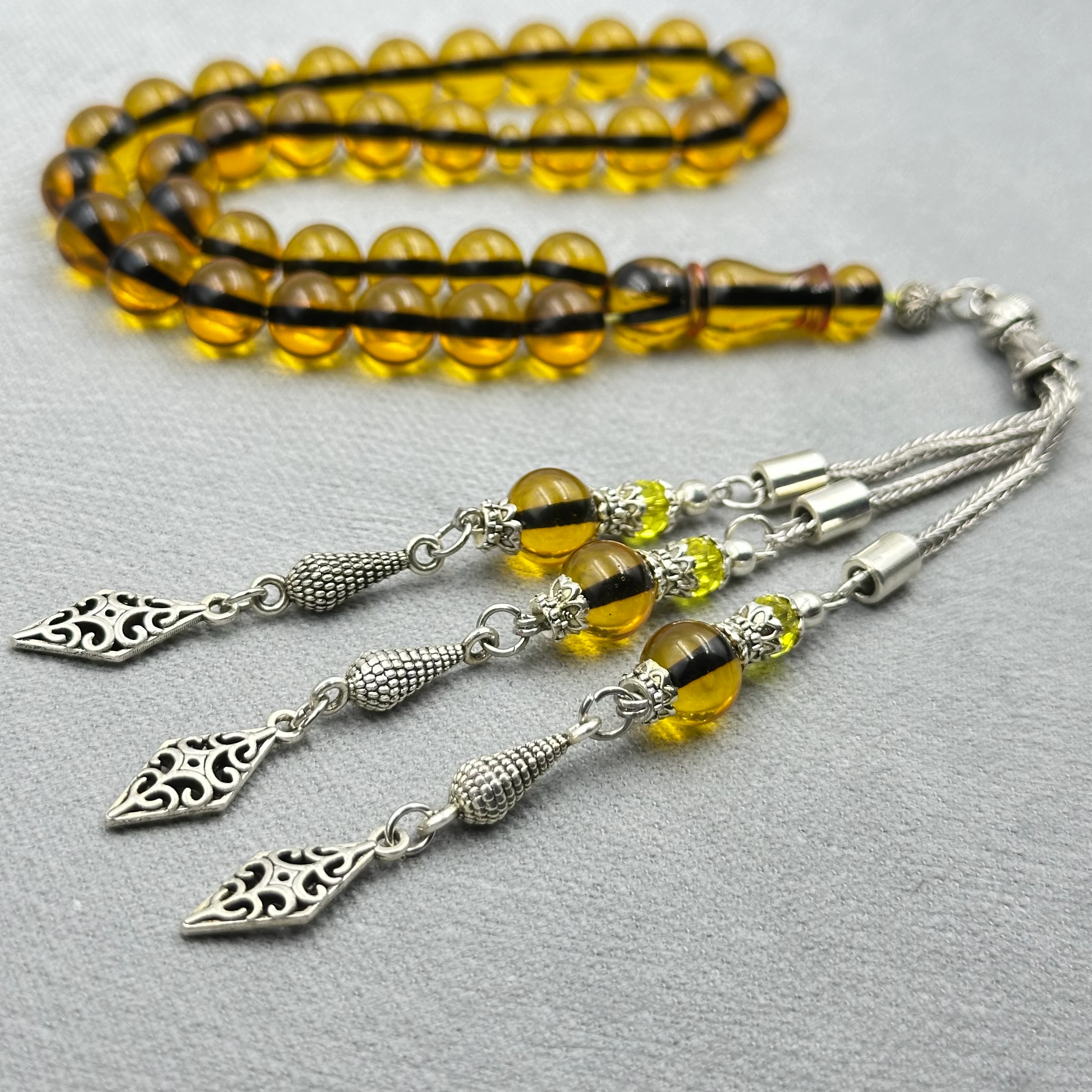 Bal Sarısı Küre Kesim Üçlü Alpaka Püsküllü Ateş Kehribar Tespih 