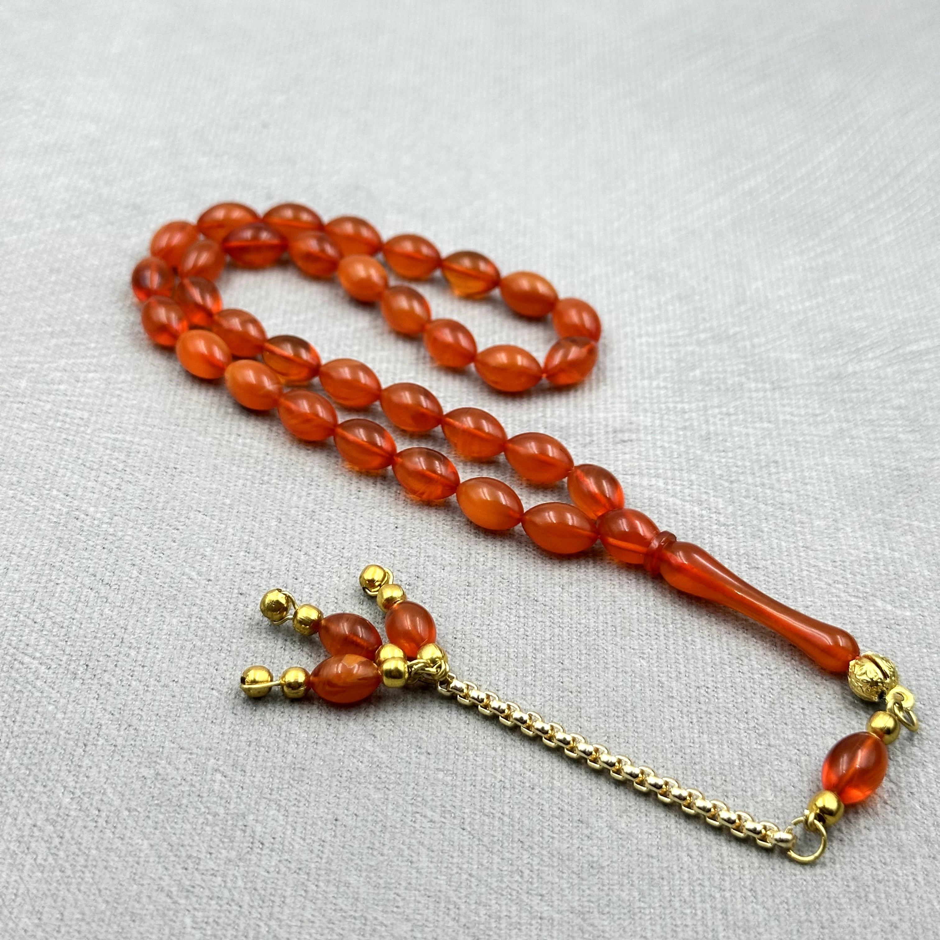 Burak Özecik Usta İşi Ateş Tonlu Hareli Altın Ton Kaplama Metal Zincir Püsküllü Sıkma Kehribar Tespih