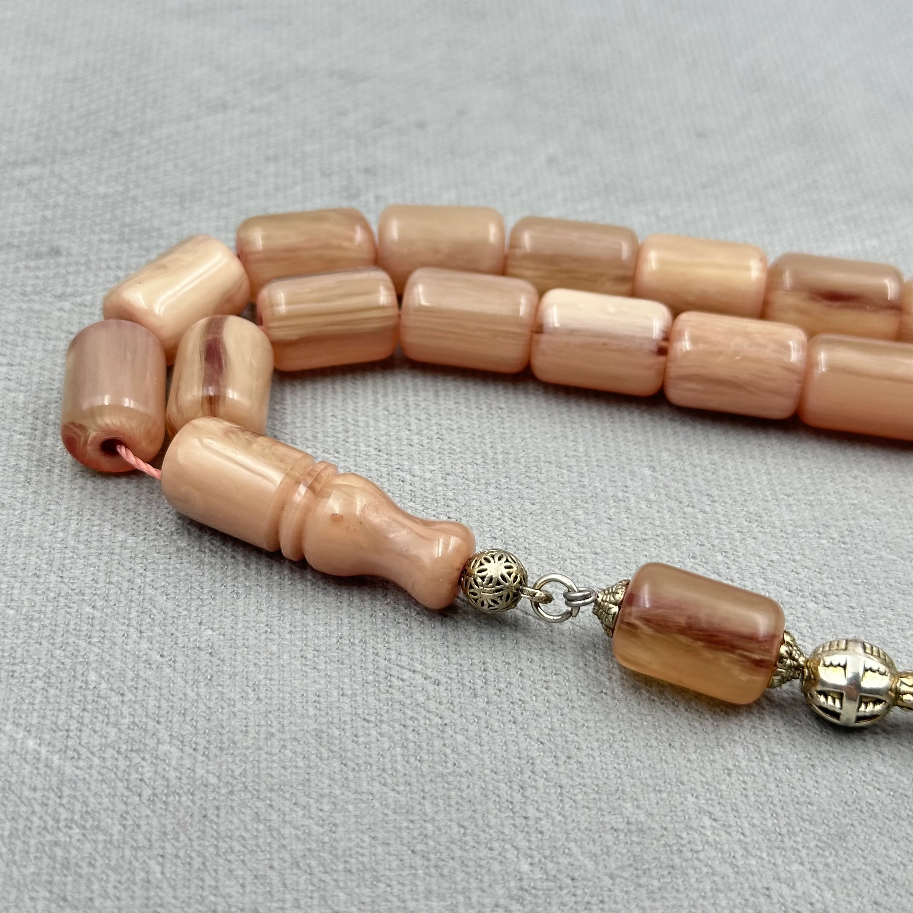  Özel Püsküllü Dik Hareli Kesme Model Sıkma Maskot Tespih 