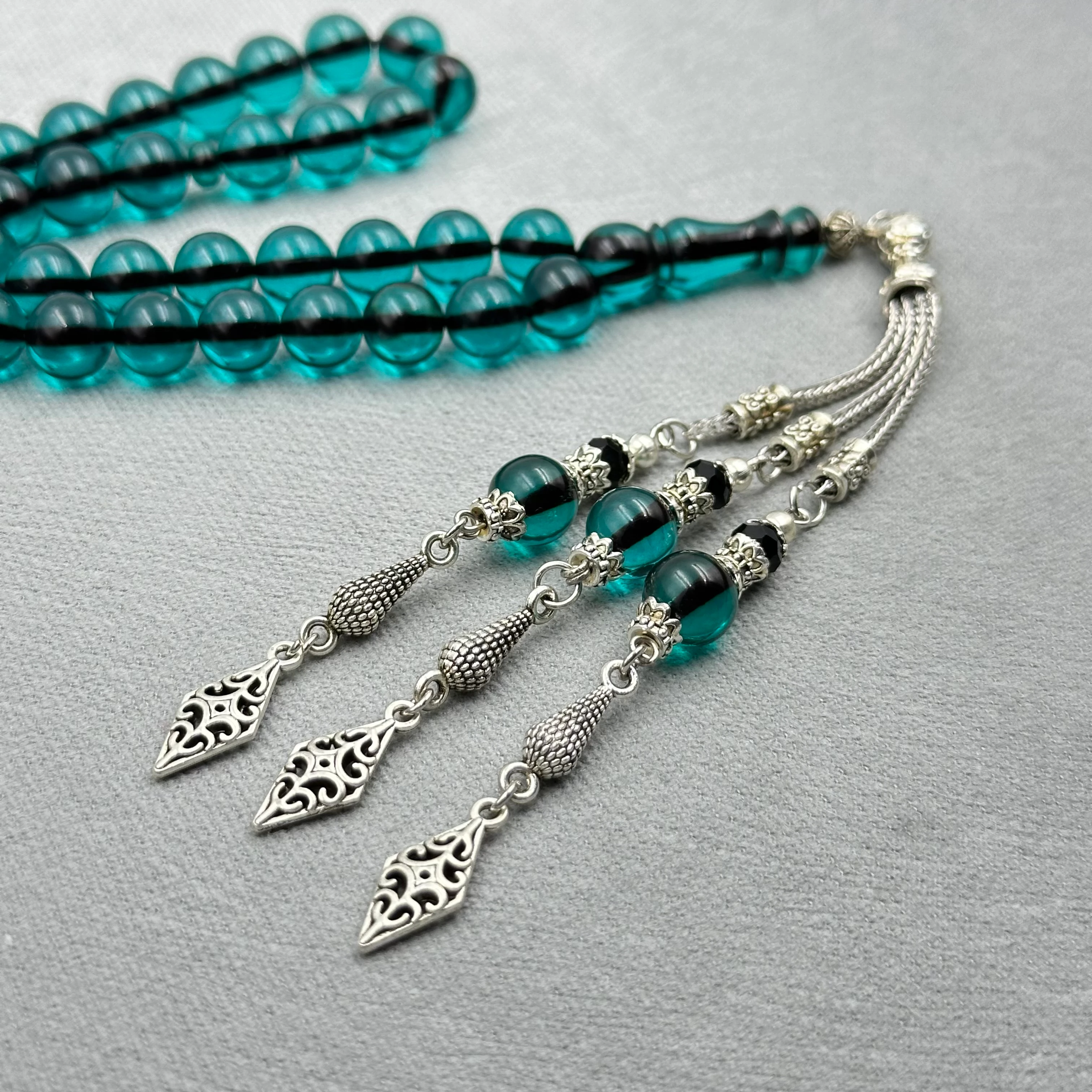 Petrol Turkuaz Küre Kesim Üçlü Alpaka Püsküllü Ateş Kehribar Tespih 