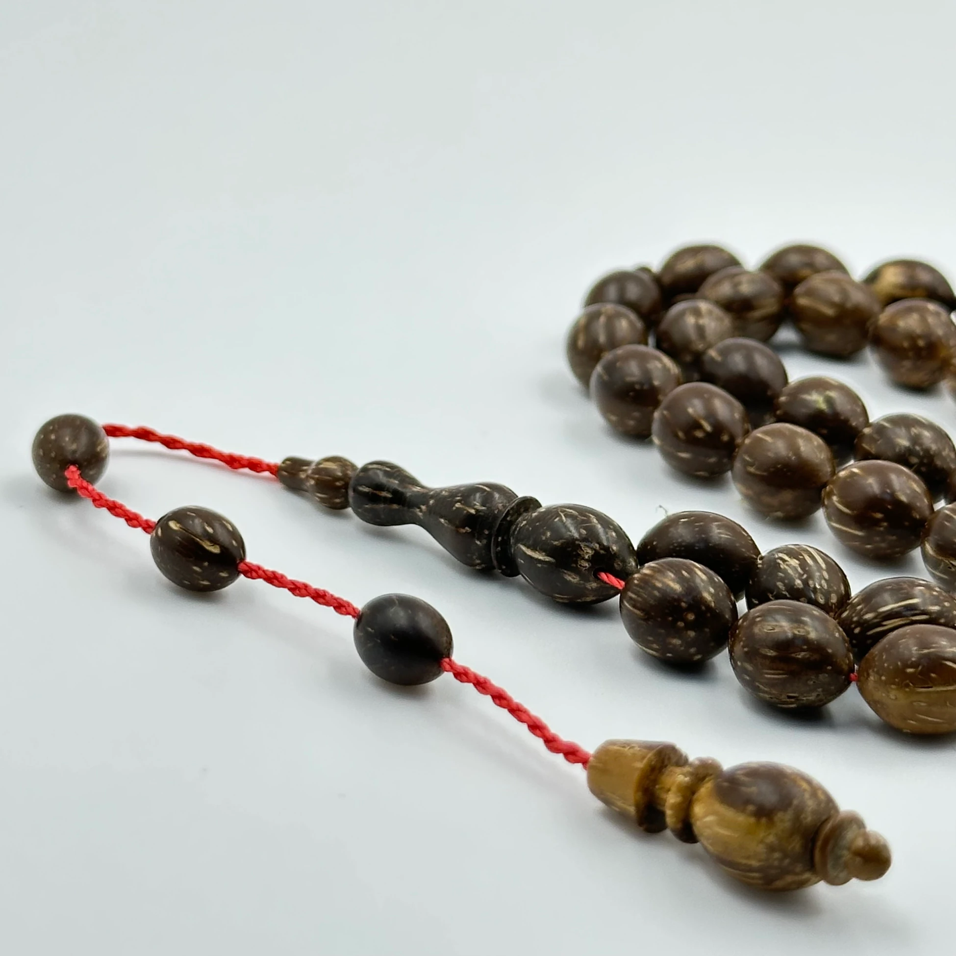 Usta İşçilikli Beyzi Kesim Orjinal Ve Naturel Kuka Ağacı Tespih