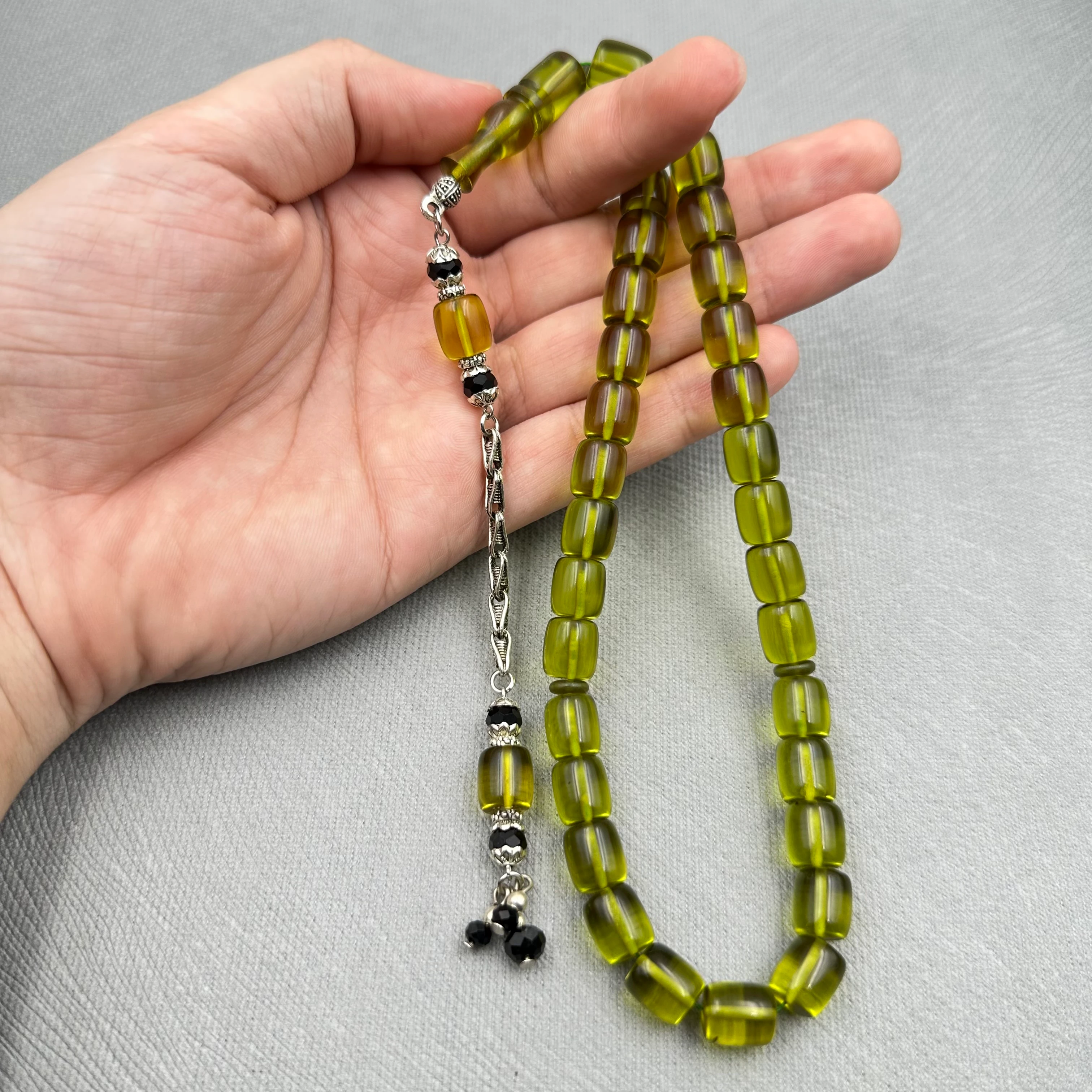 Zeytin Tonlarında Kral Püsküllü Çubuk Kesim Ateş Kehribar Tespih