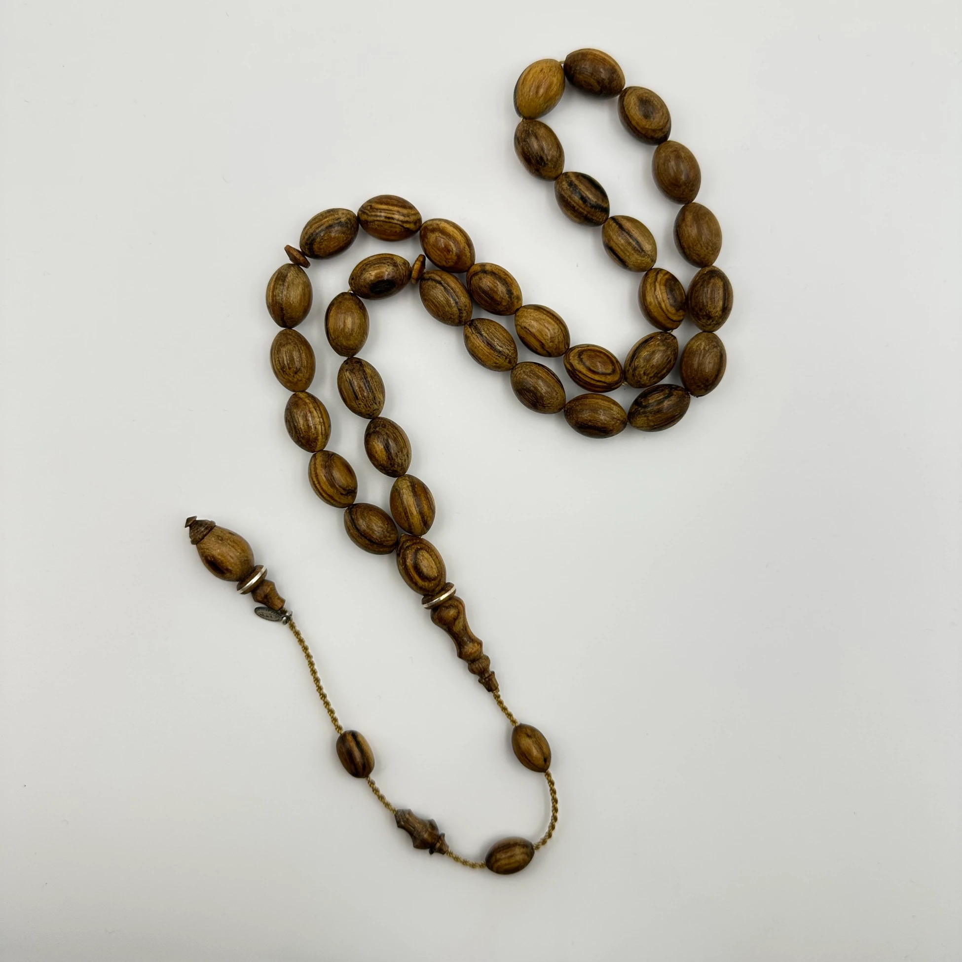 Şükrü BABA İmzalı Beyzi Kesim Halka Gümüş Detaylı Öd Ağacı Tespih