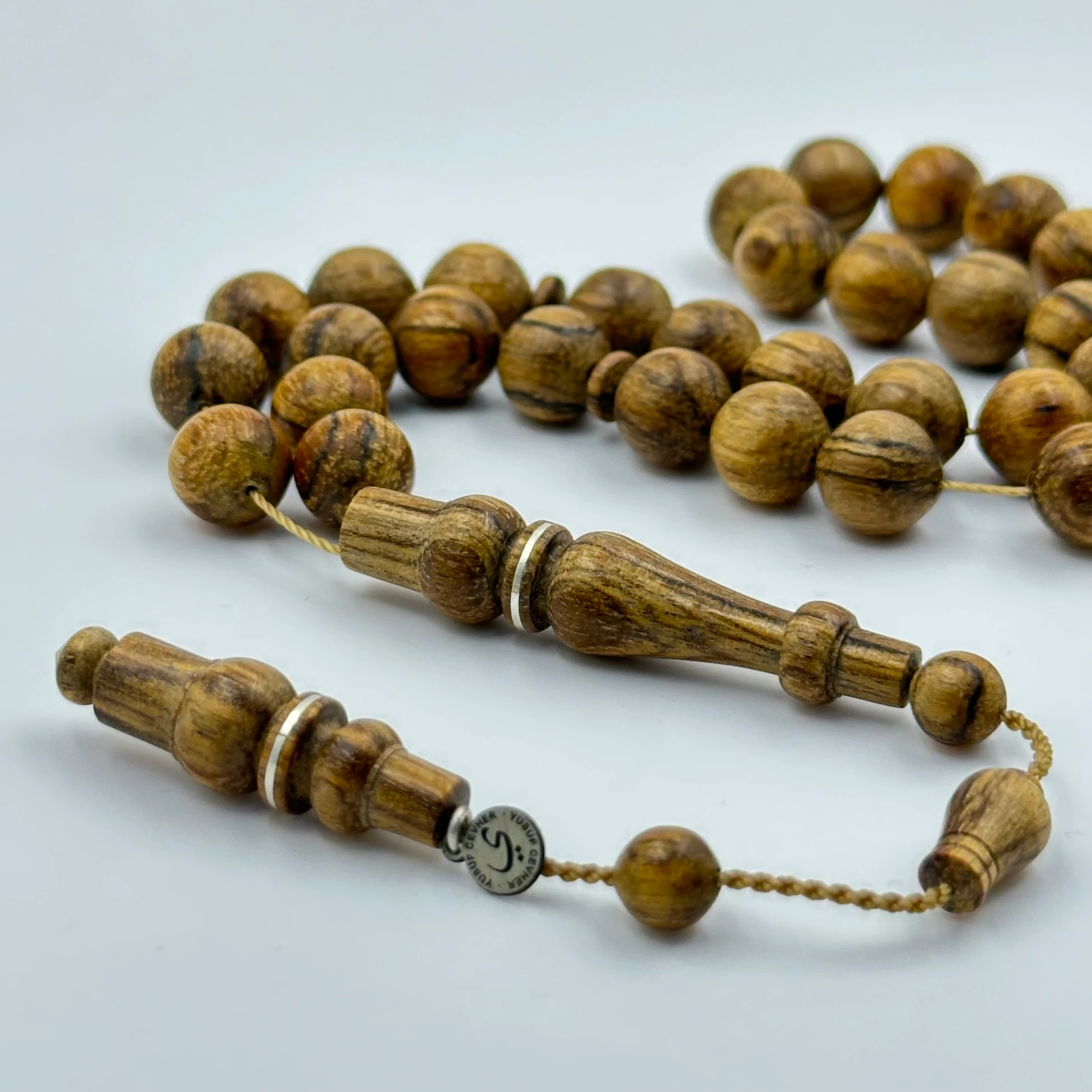 Yusuf Cevher Usta İşçilikli Küre Kesim Öd Ağacı Tespih