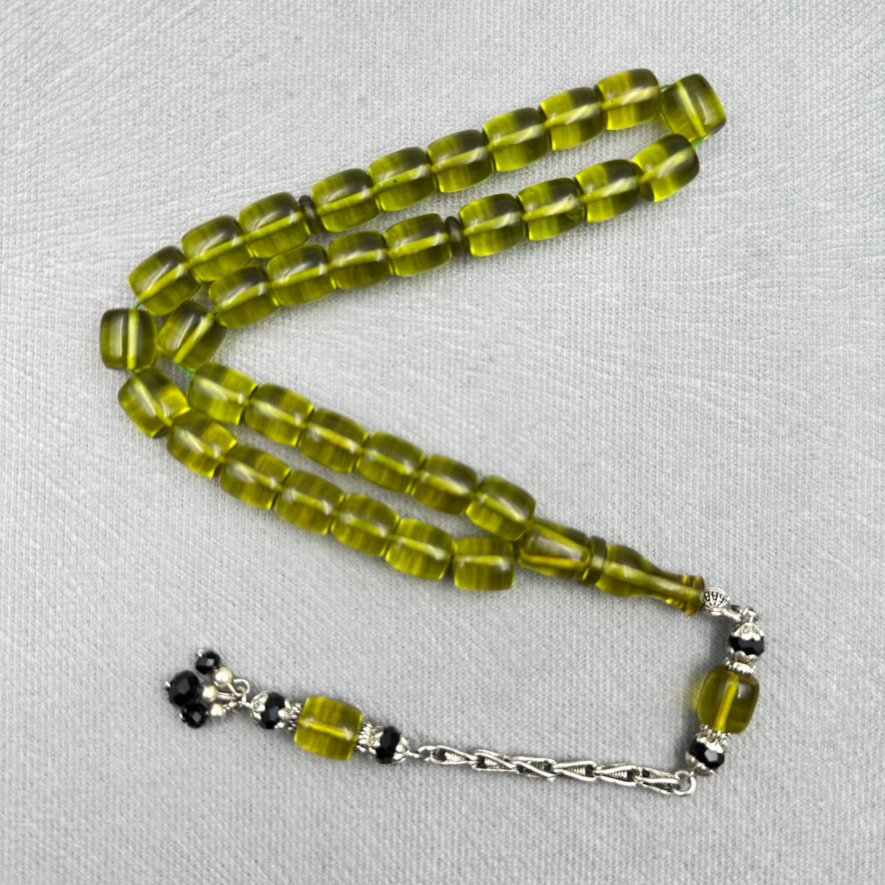 Zeytin Tonlarında Kral Püsküllü Çubuk Kesim Ateş Kehribar Tespih