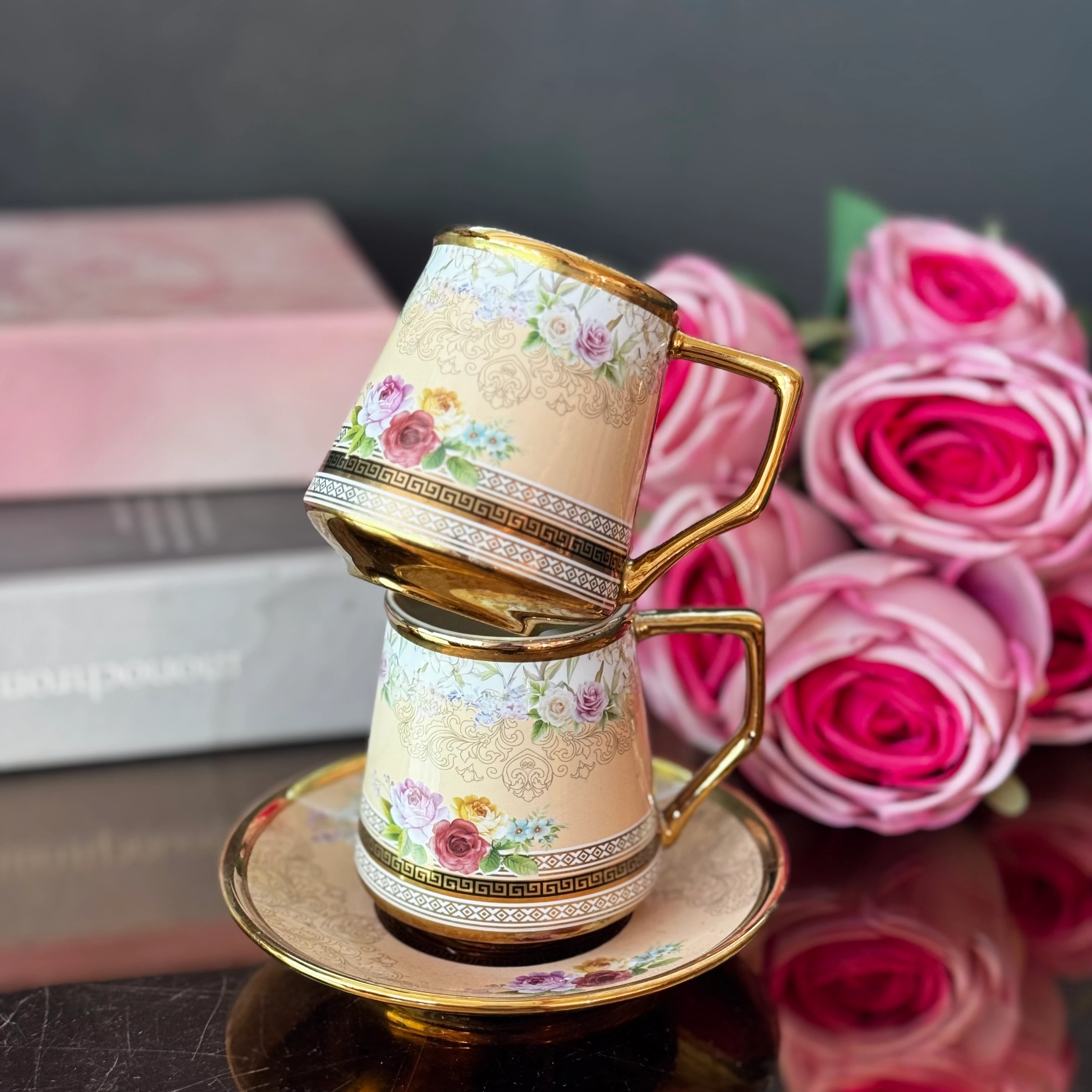 Tasarım Güller Fincan Takımı