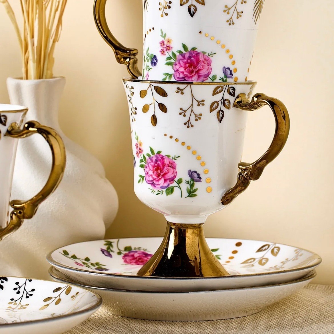 Ayaklı Gold Pembe Fincan Takımı