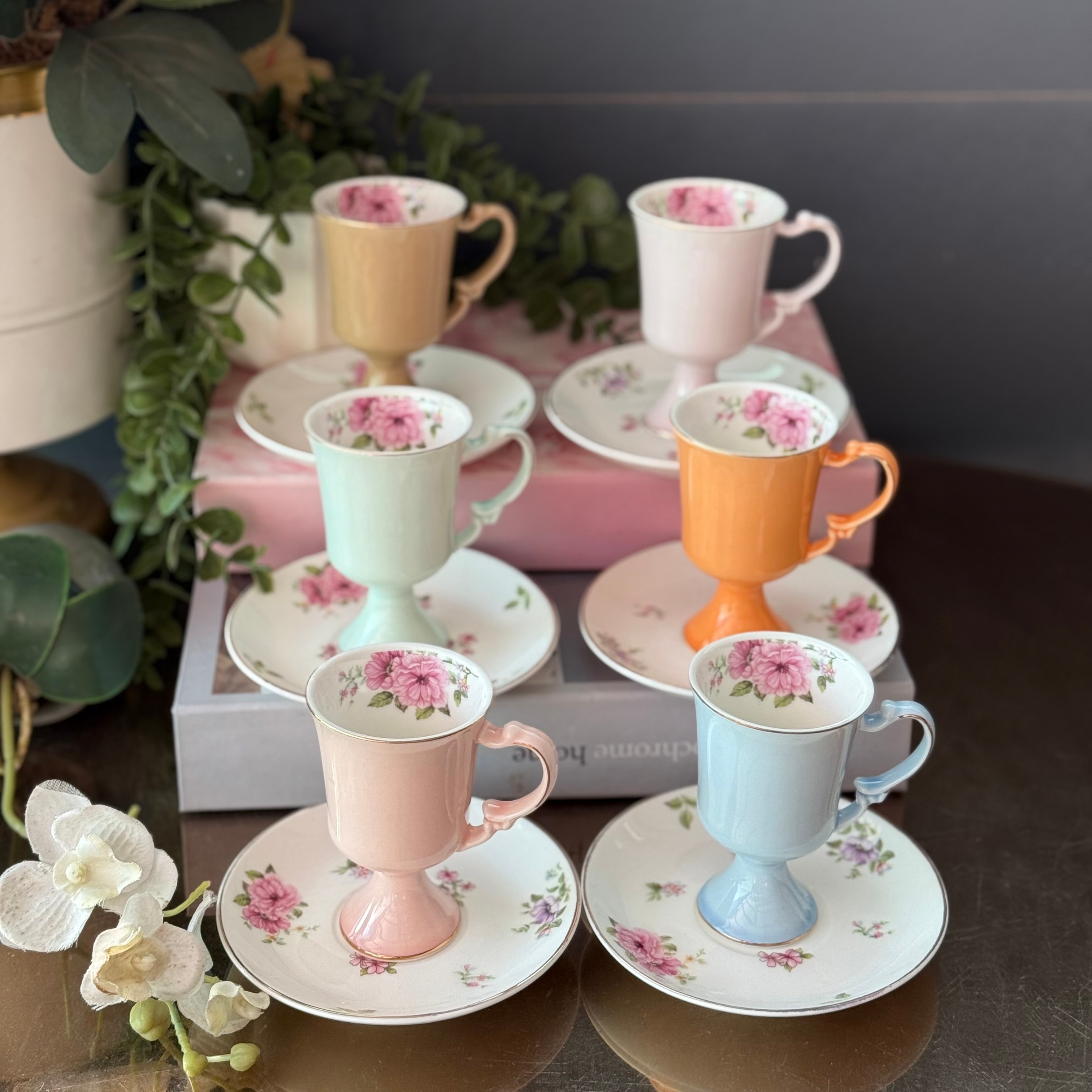 Soft Ayaklı Çiçekler Fincan Takımı