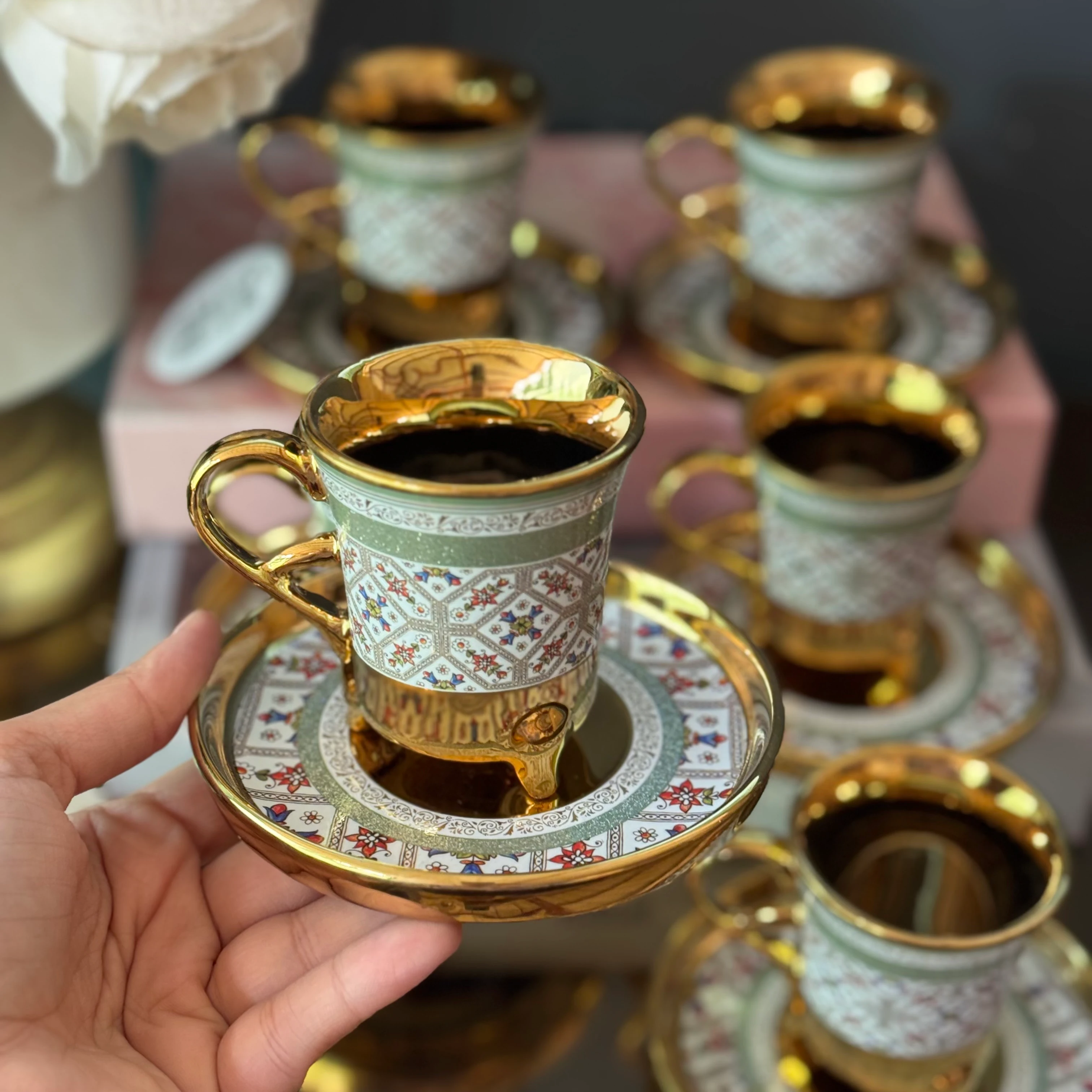 Ayaklı İçi Gold Fincan Takımj