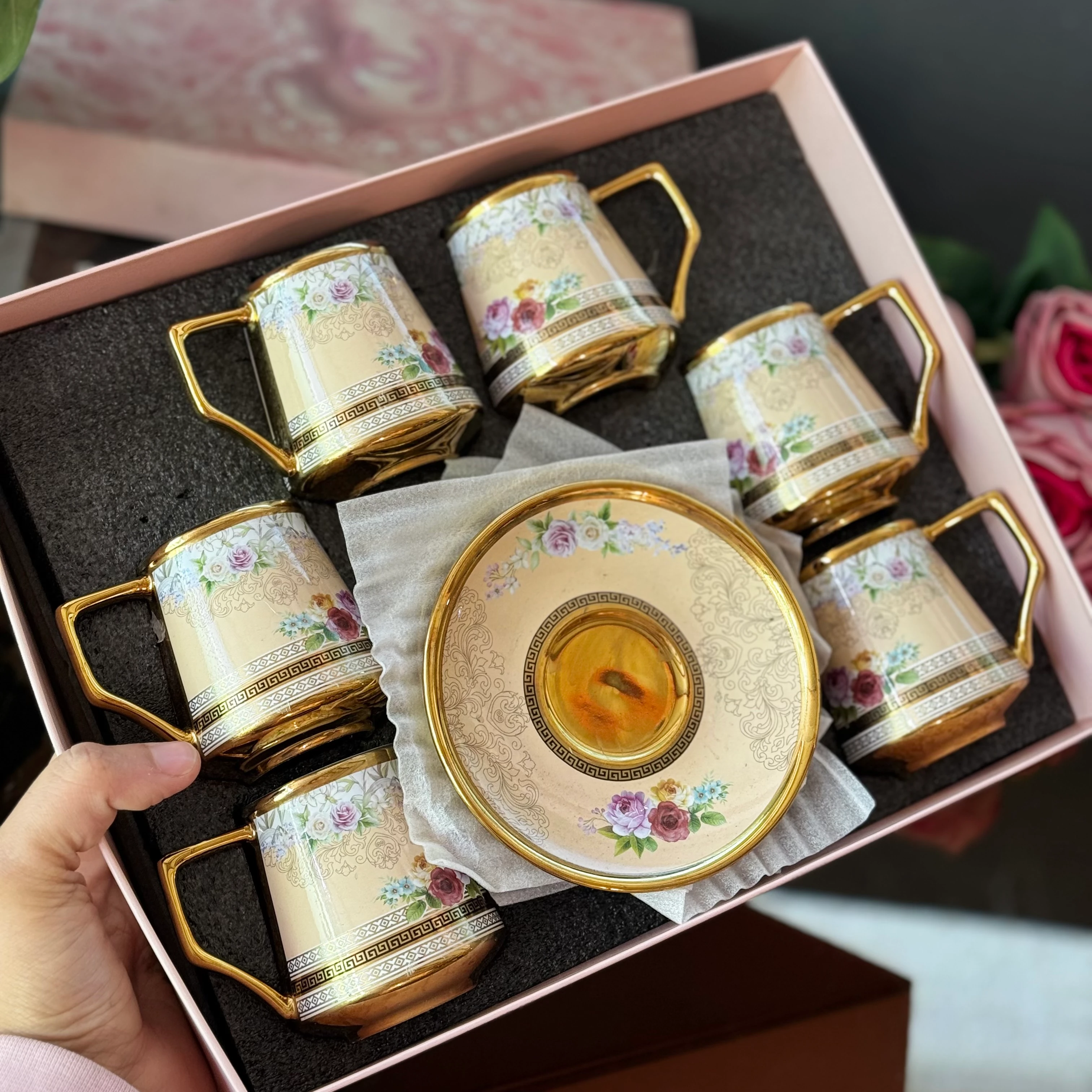 Tasarım Güller Fincan Takımı