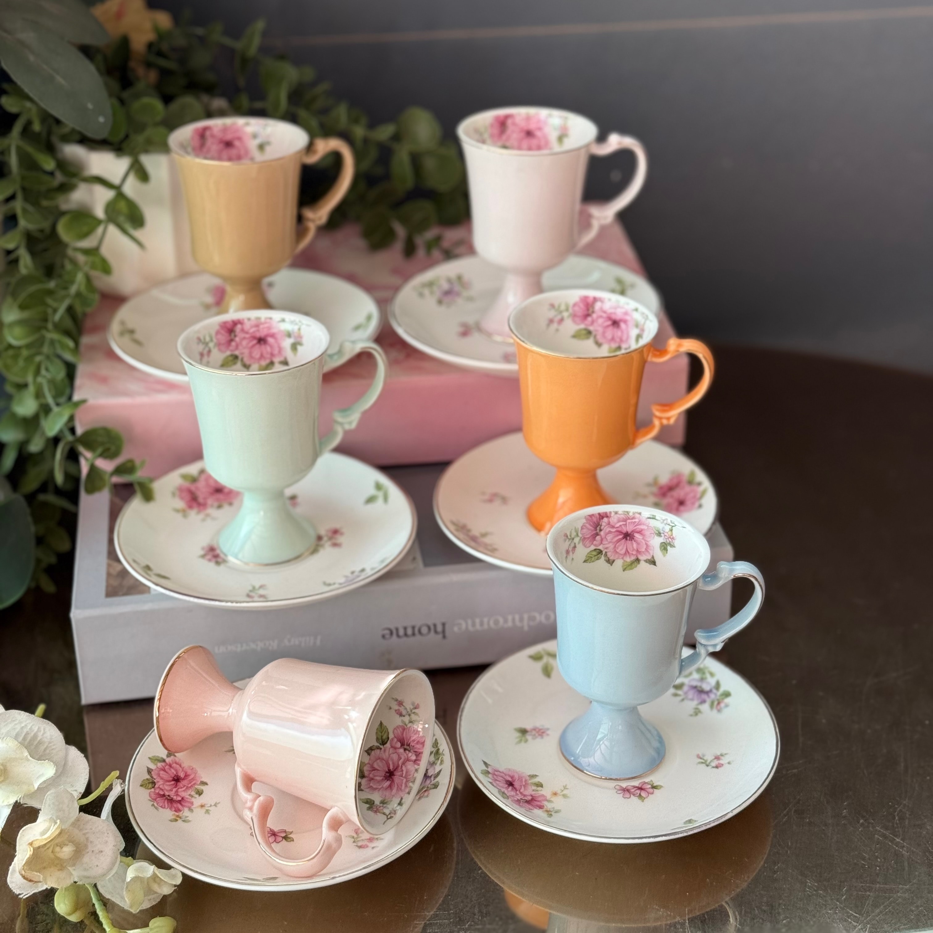 Soft Ayaklı Çiçekler Fincan Takımı