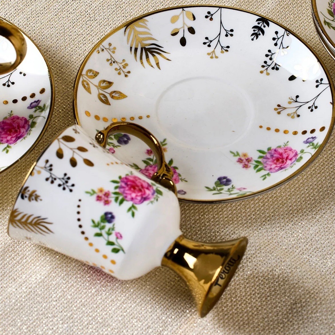 Ayaklı Gold Pembe Fincan Takımı