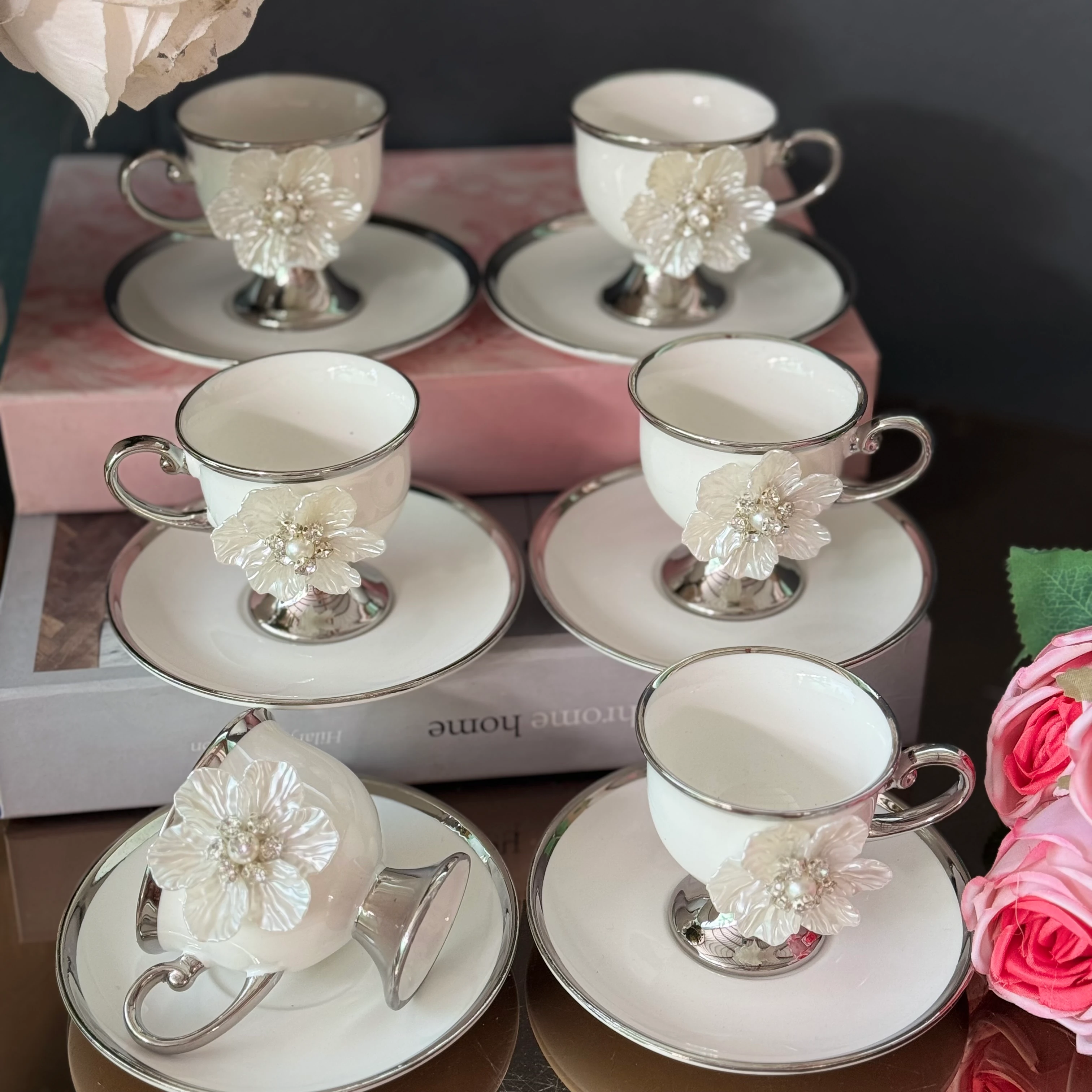 Gümüş Ayaklı Tasarım Fincan Takımı