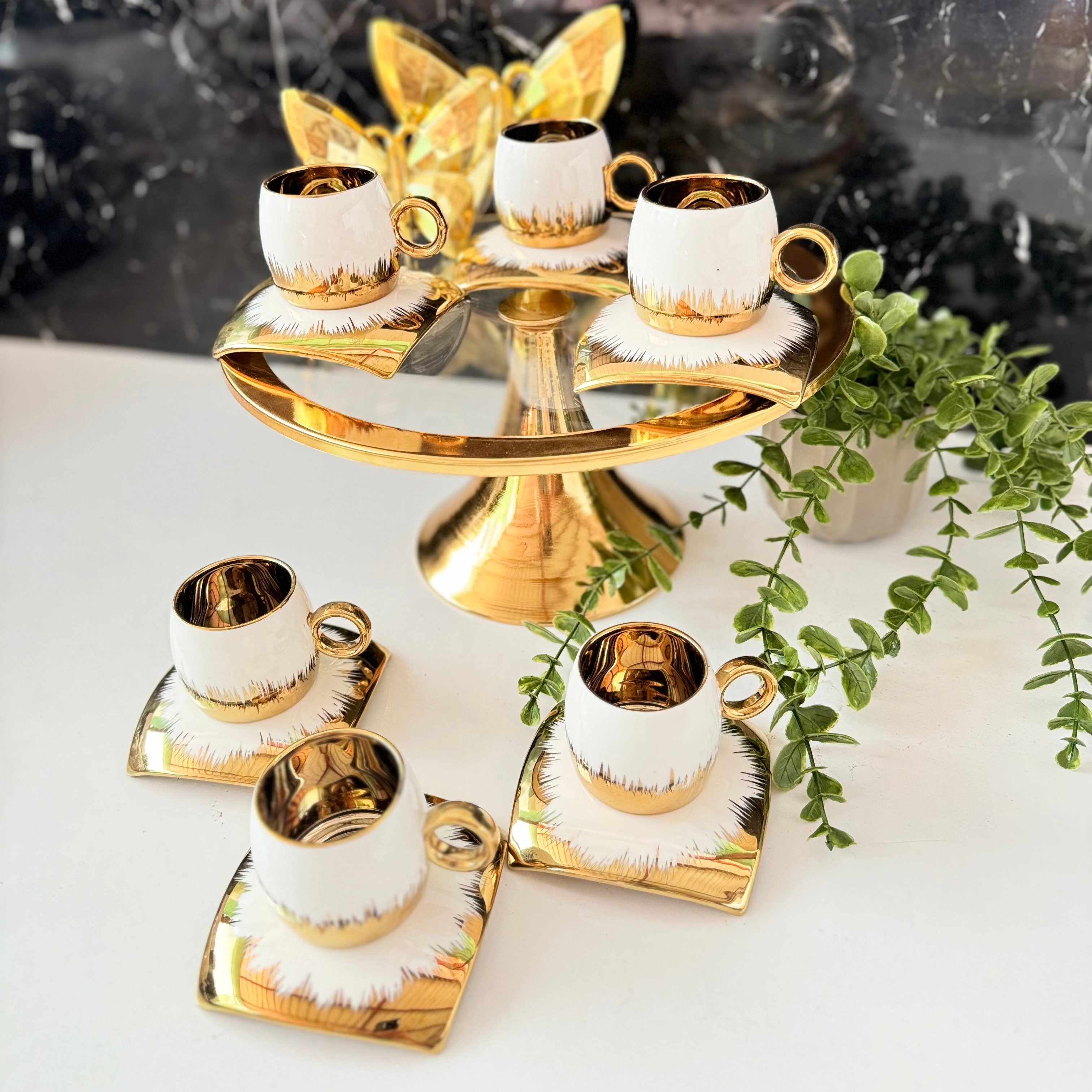 Gold Kare Tabak Fincan Takımı 