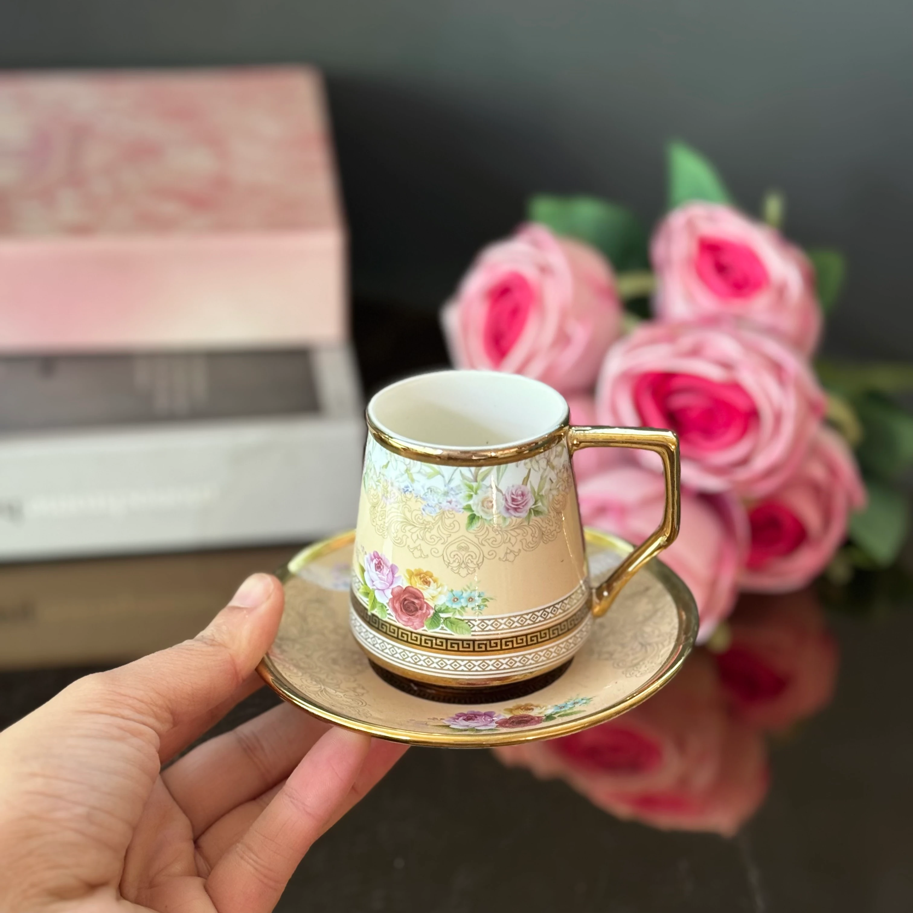 Tasarım Güller Fincan Takımı