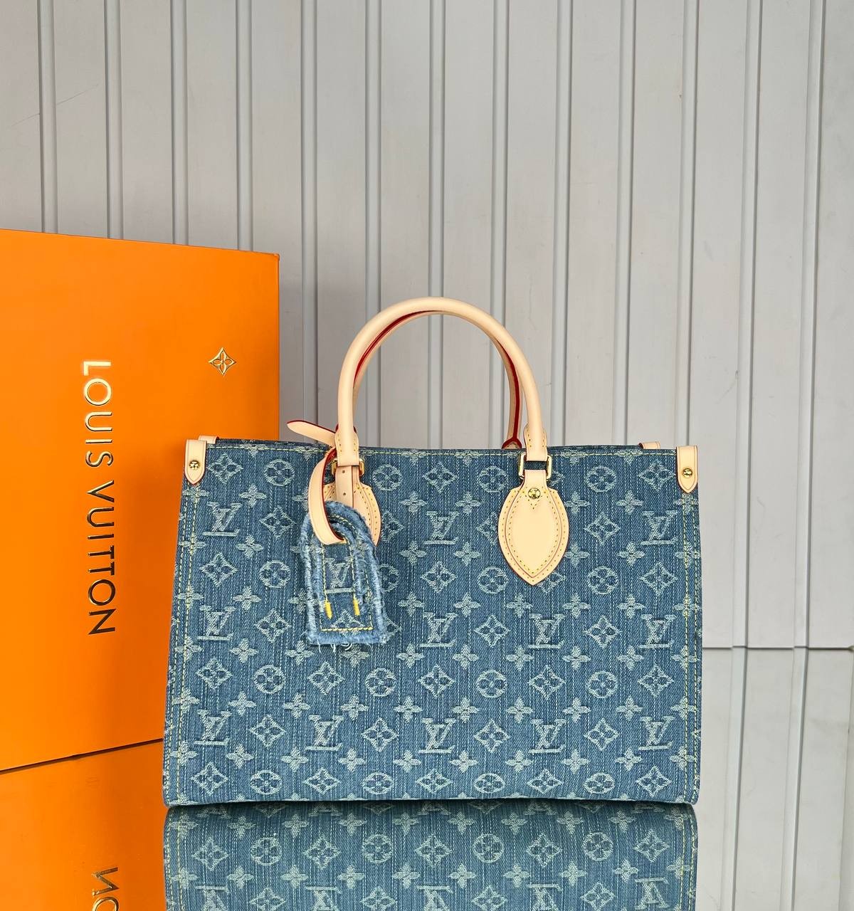 OnTheGo Monogram Denim Bag的图片