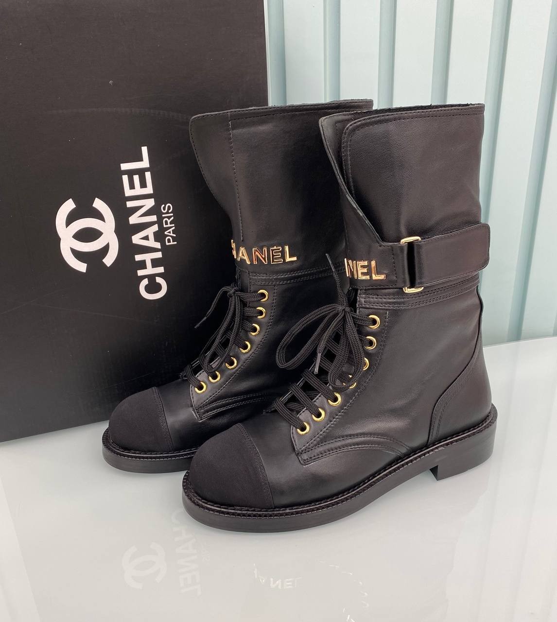 2023 Leather Combat Boots的图片