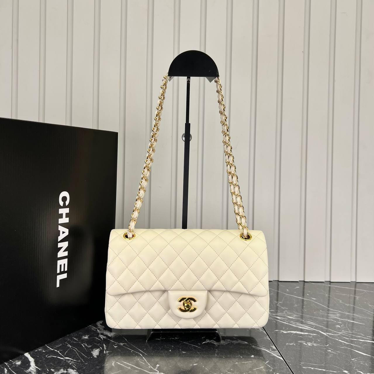 Picture of 2.55 Cappitone Classic Flap Bag  - Off White