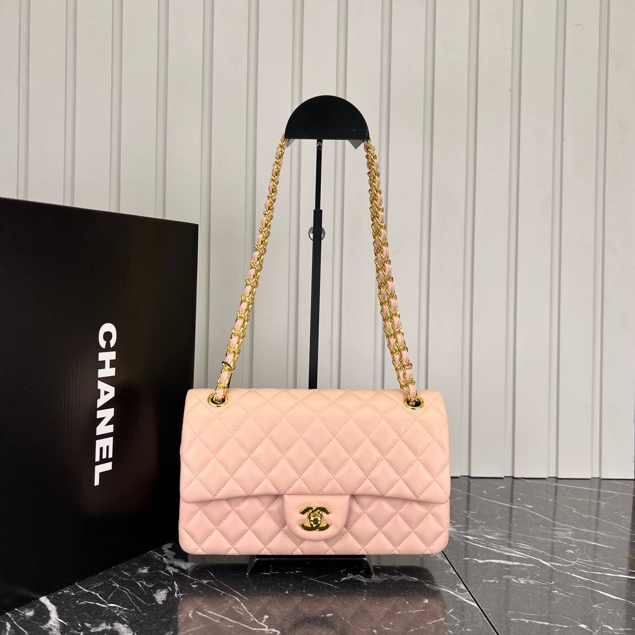 Picture of 2.55 Cappitone Classic Flap Bag  - Rose