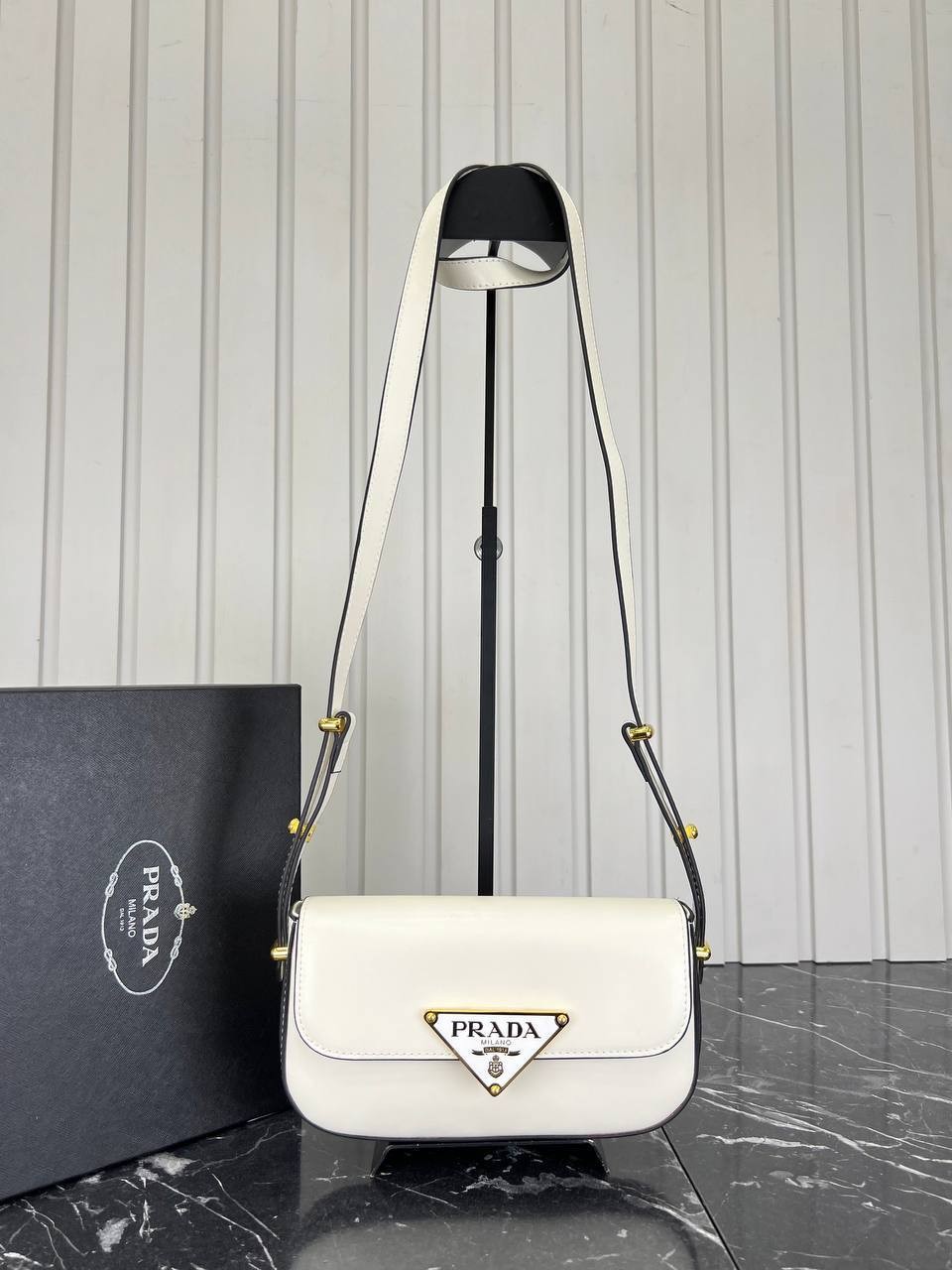 Picture of Leather Shoulder Bag - White