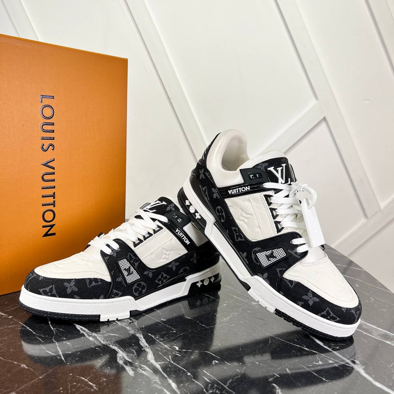 Picture of LV Trainer Sneaker