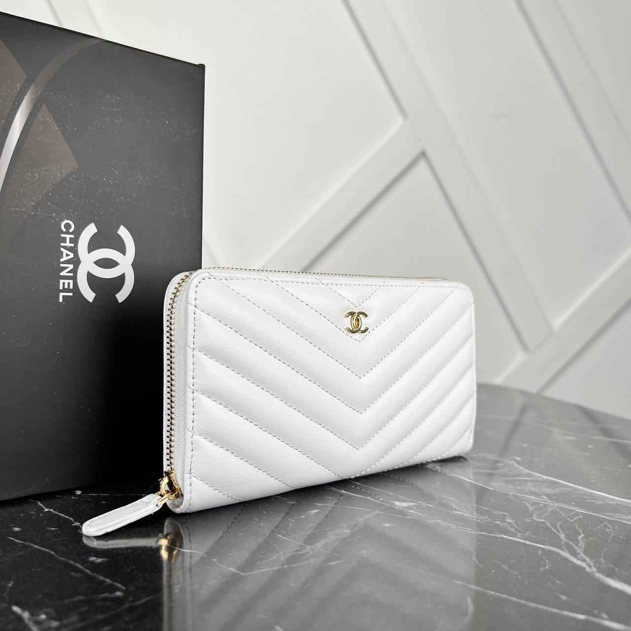 Picture of Chevron Zippy Wallet - White