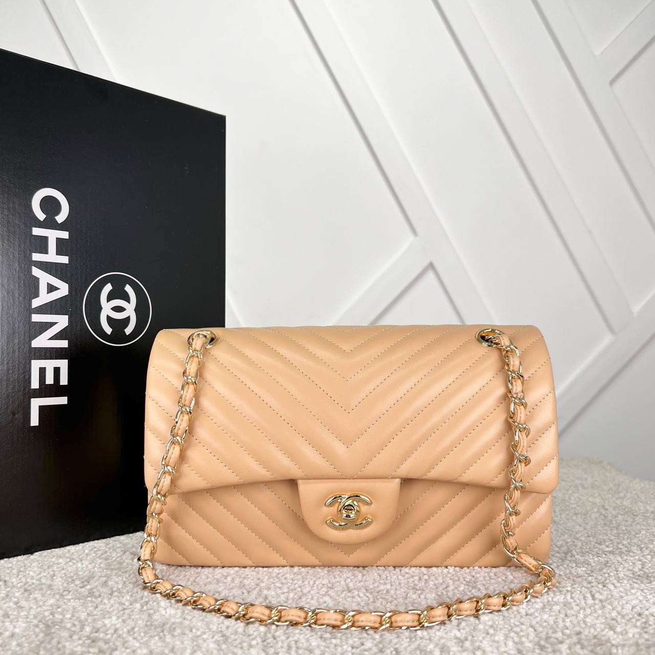 Picture of 2.55 Chevron Classic Flap Bag  - Beige