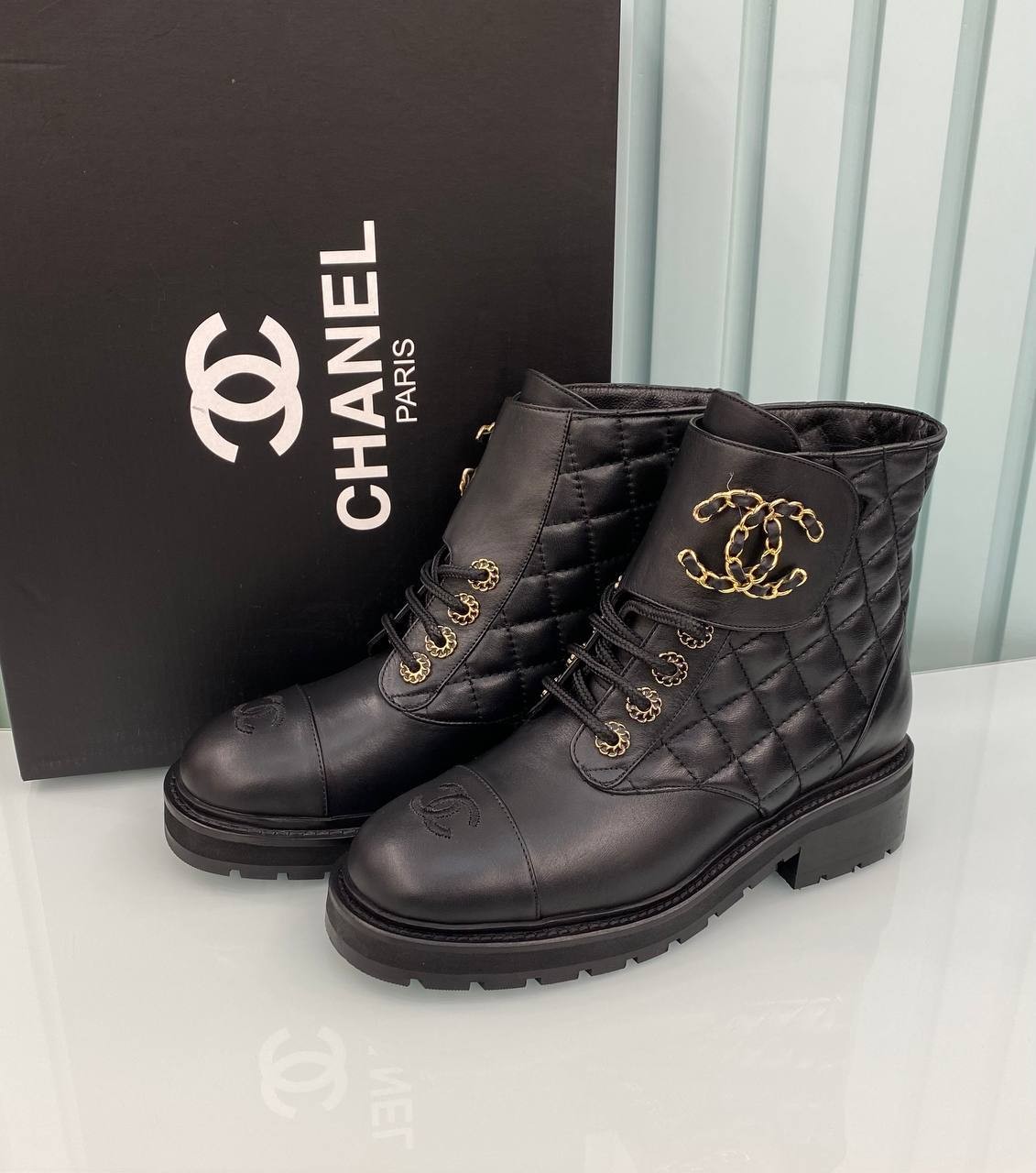 Lambskin Calfskin Quilted Lace Up Combat Boots - Black的图片