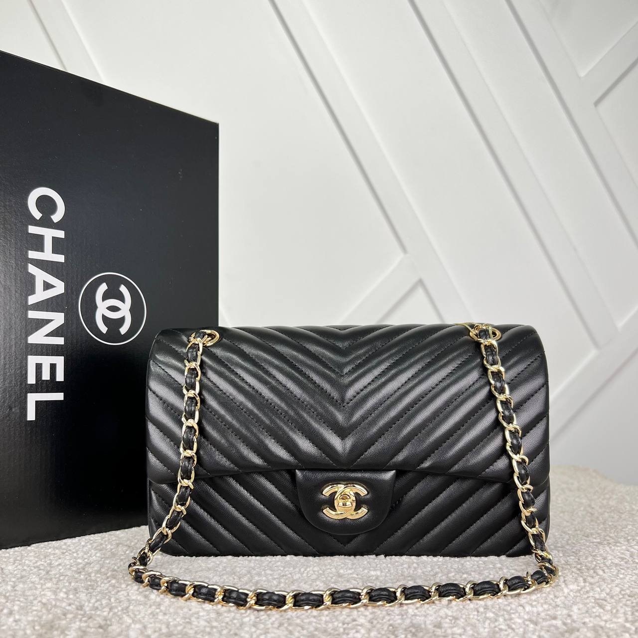 Picture of 2.55 Chevron Classic Flap Bag  - Gold Hardware