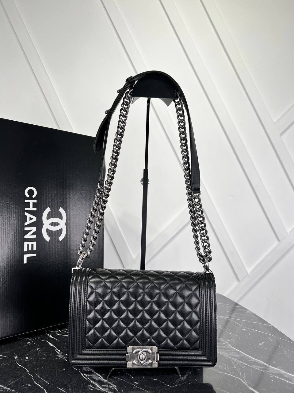 Picture of Black Quilted New Medium Bag - Black & Silver