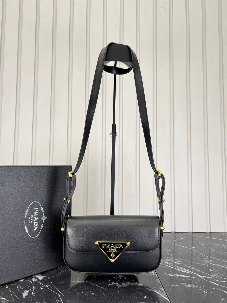 Picture of Leather Shoulder Bag - Black