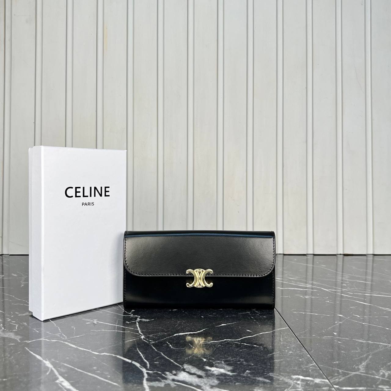 Large Triomphe Wallet In Shiny Calfskin Wallet - Black的图片