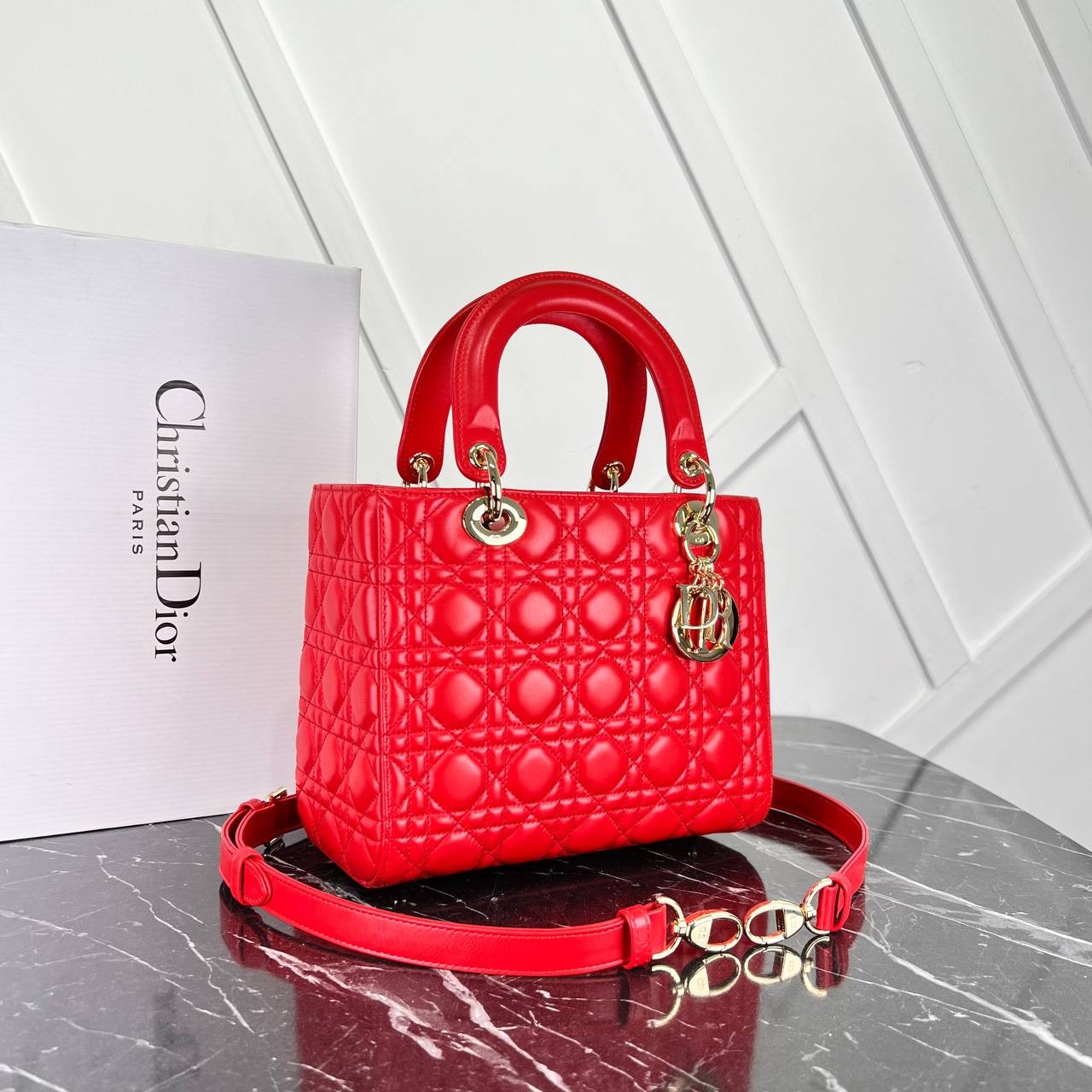 Picture of Medium Lady Bag  - Red